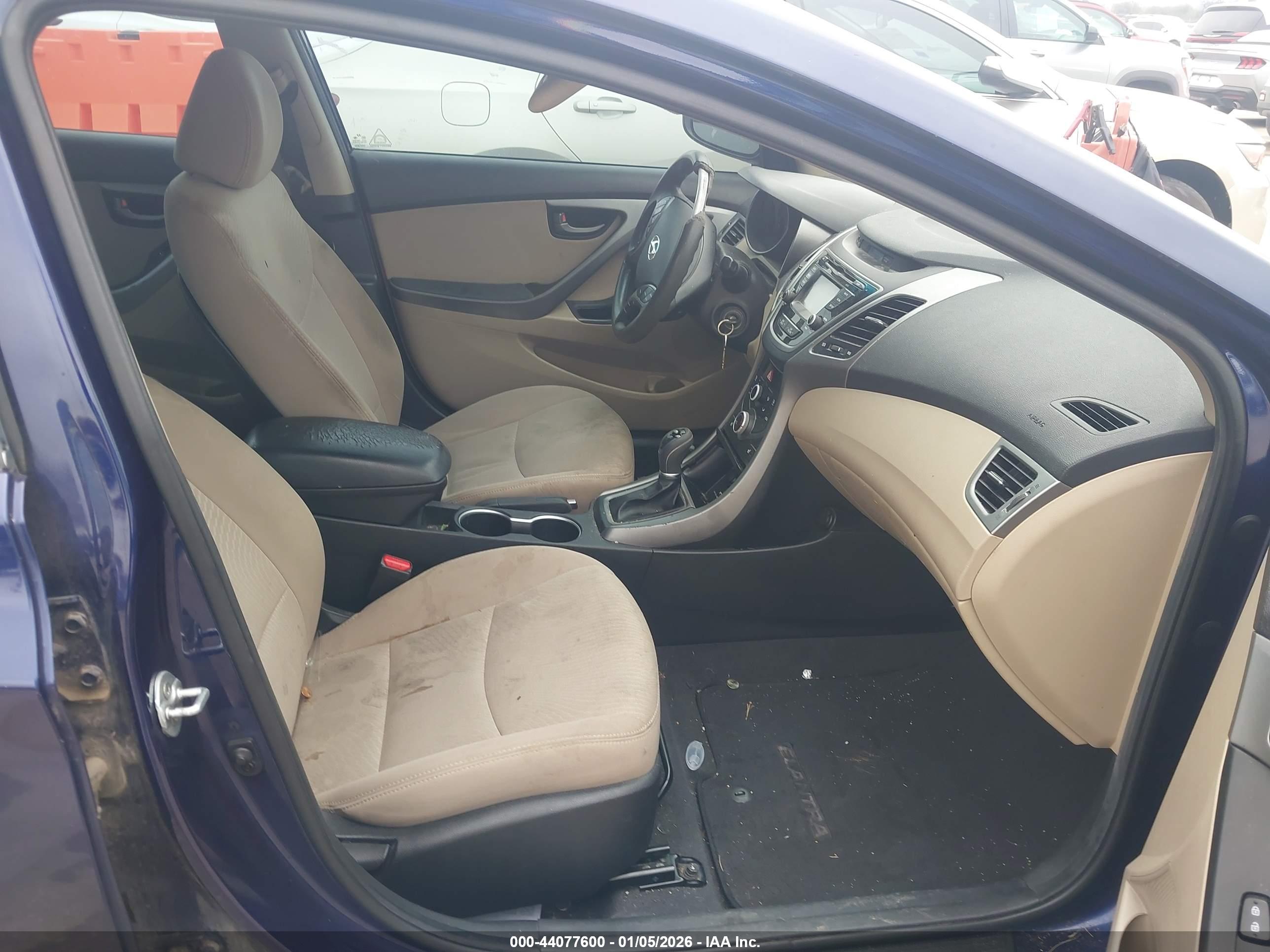 HYUNDAI ELANTRA image 5