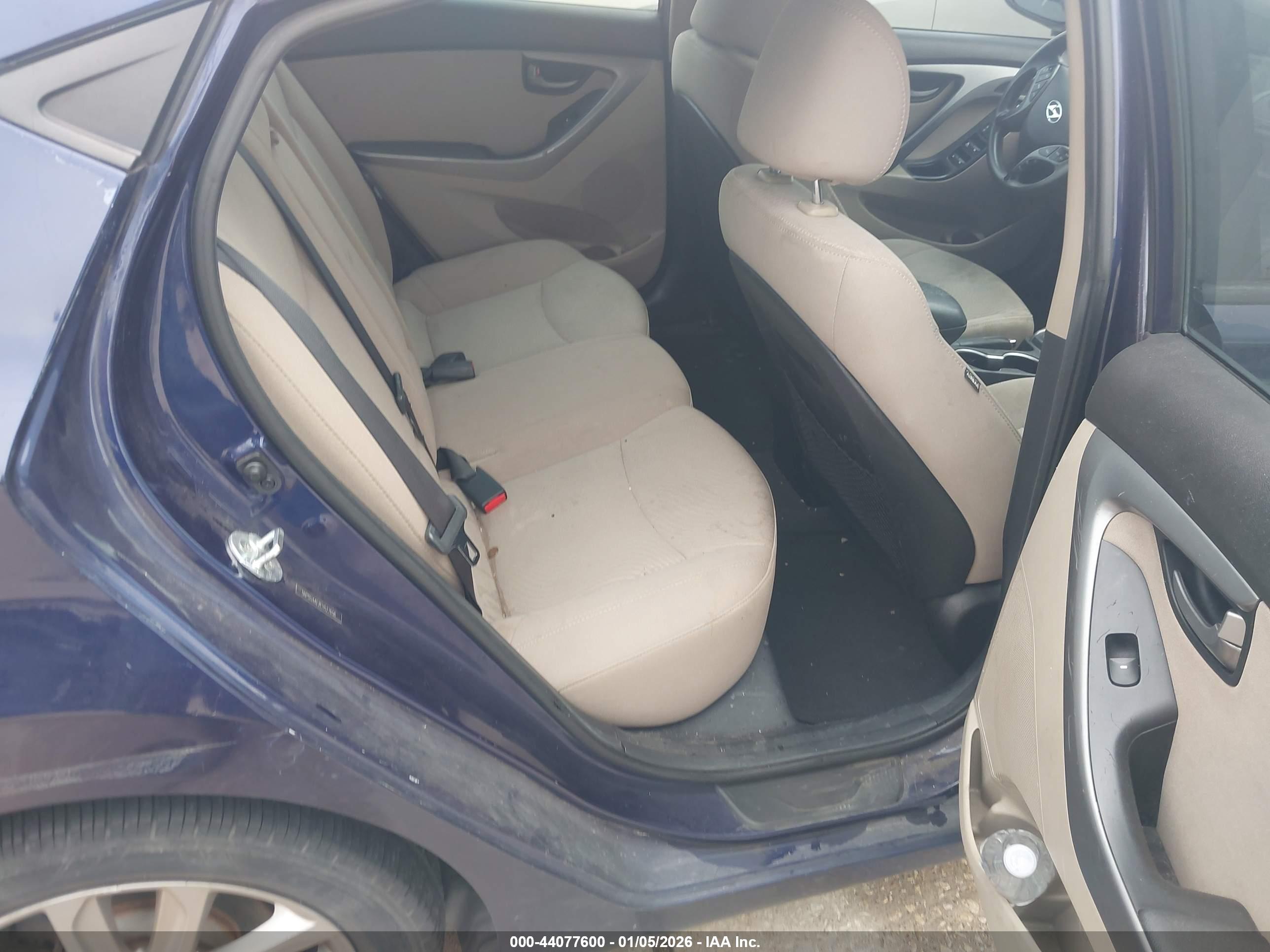 HYUNDAI ELANTRA image 8