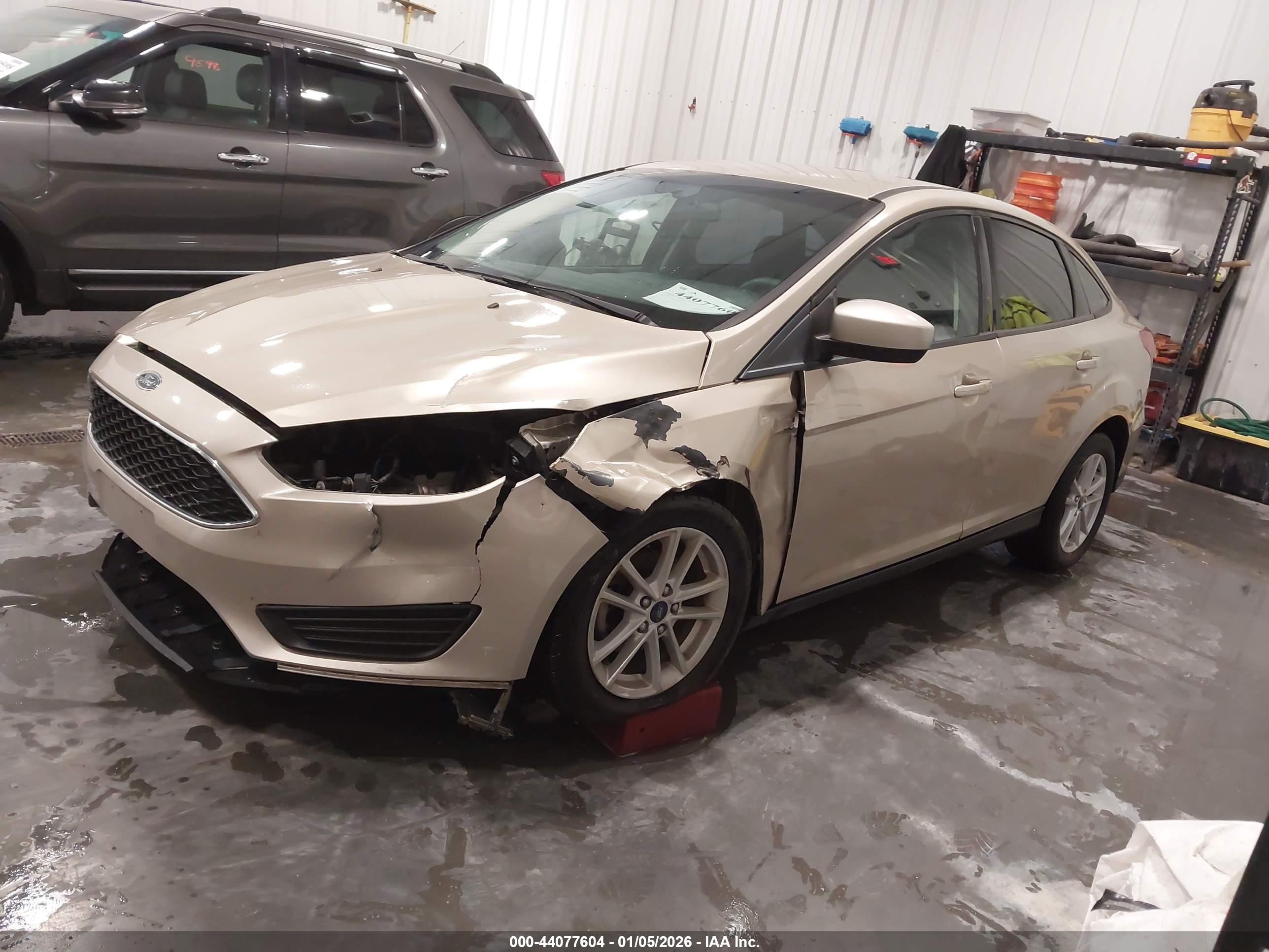 FORD FOCUS image 2