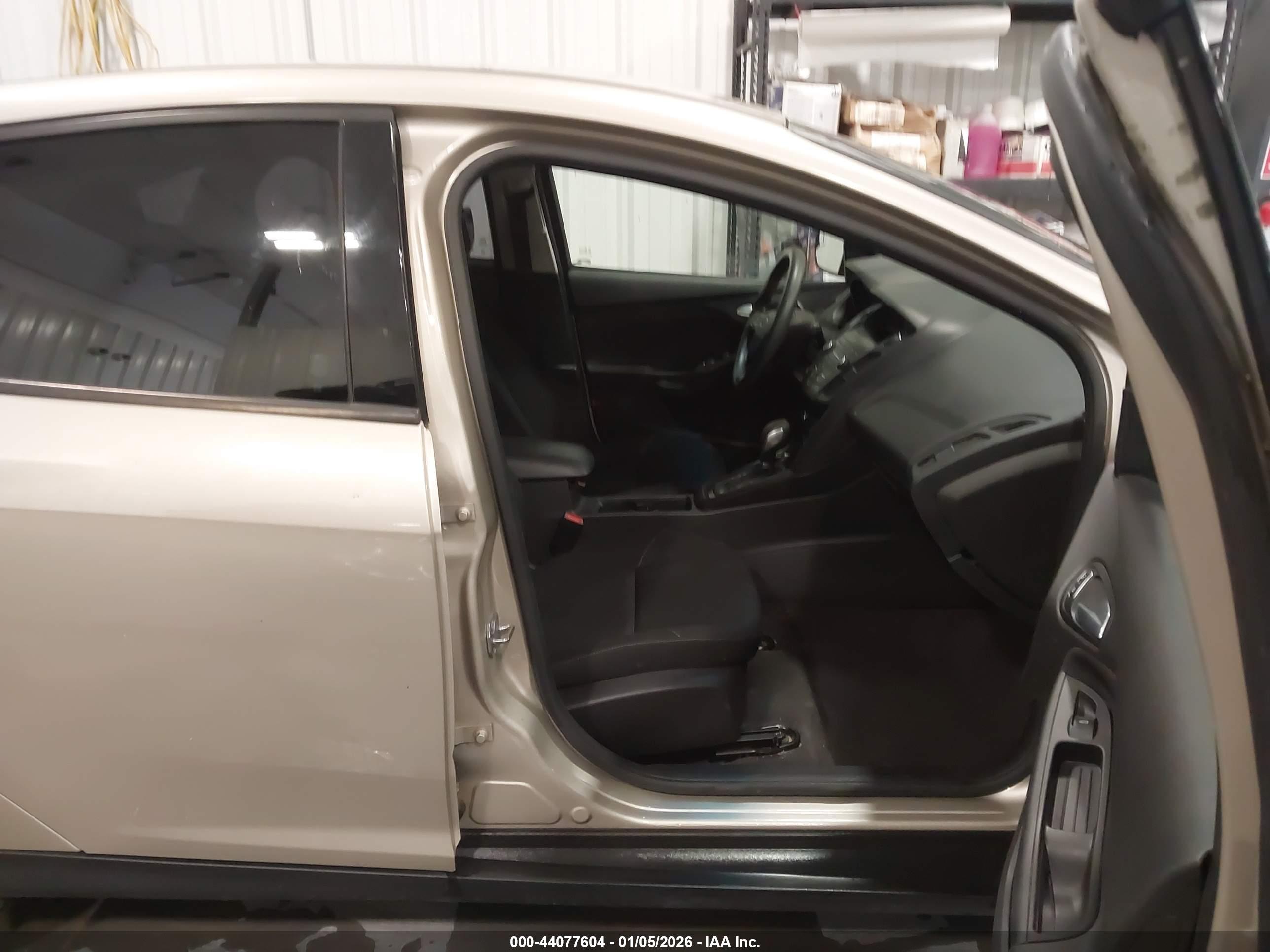FORD FOCUS image 5