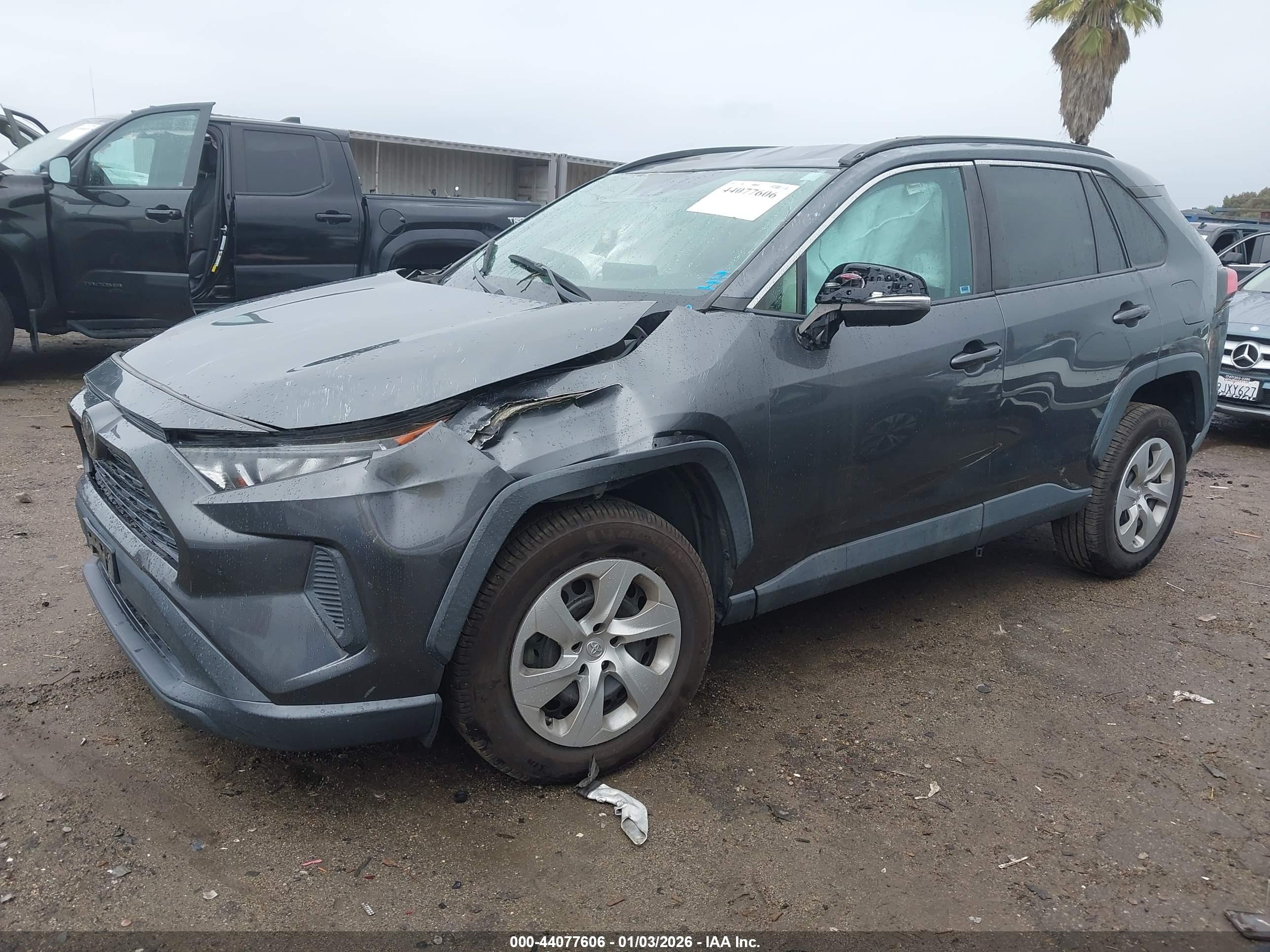 TOYOTA RAV4 image 2