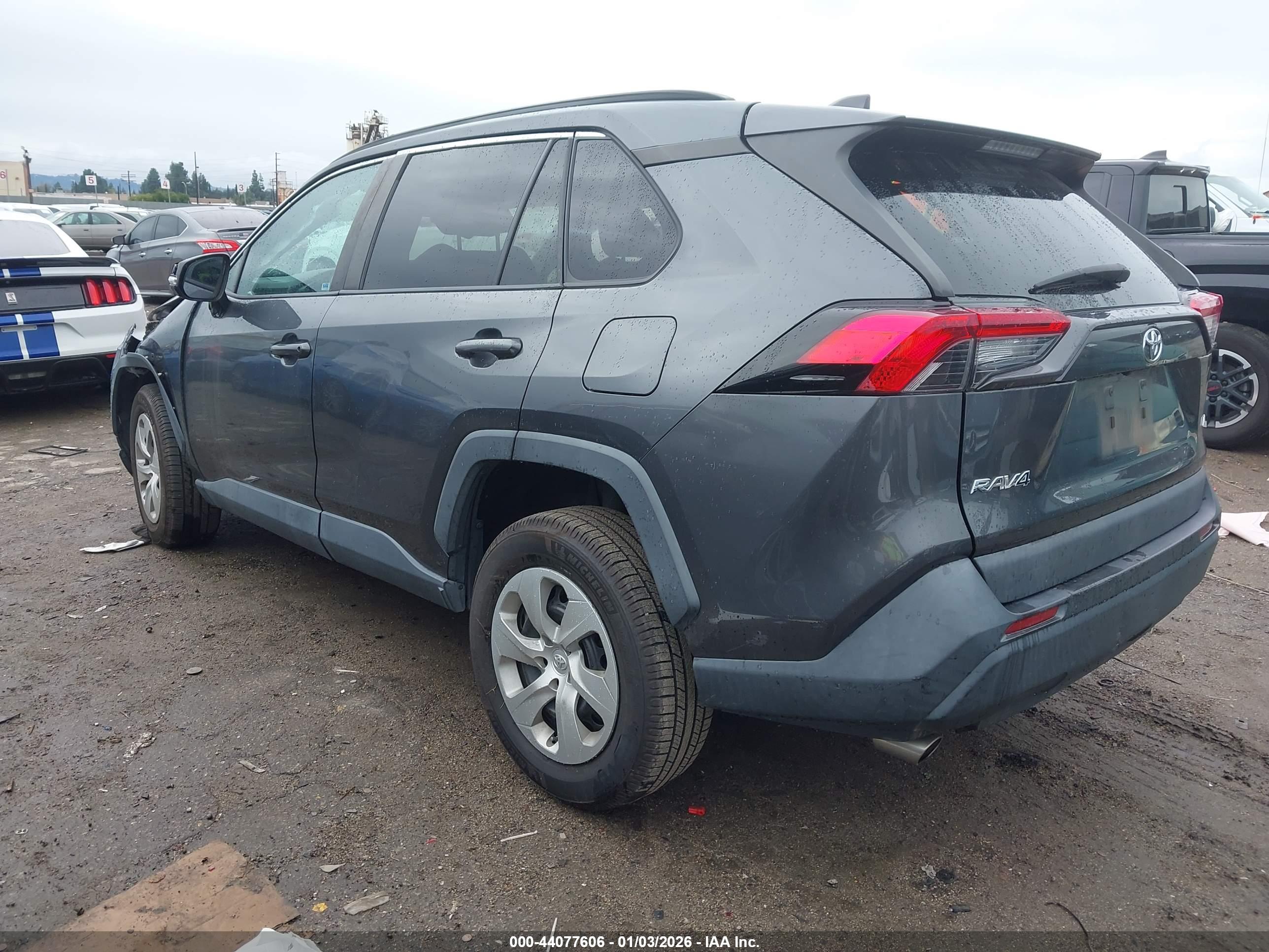 TOYOTA RAV4 image 3