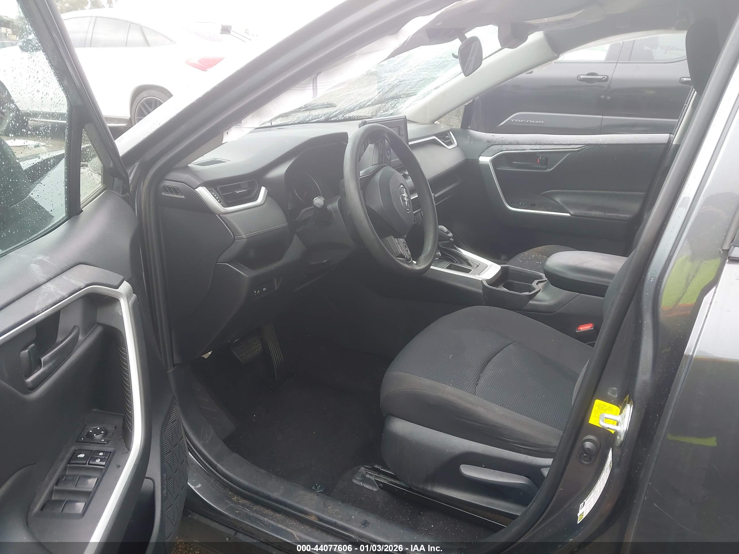 TOYOTA RAV4 image 5
