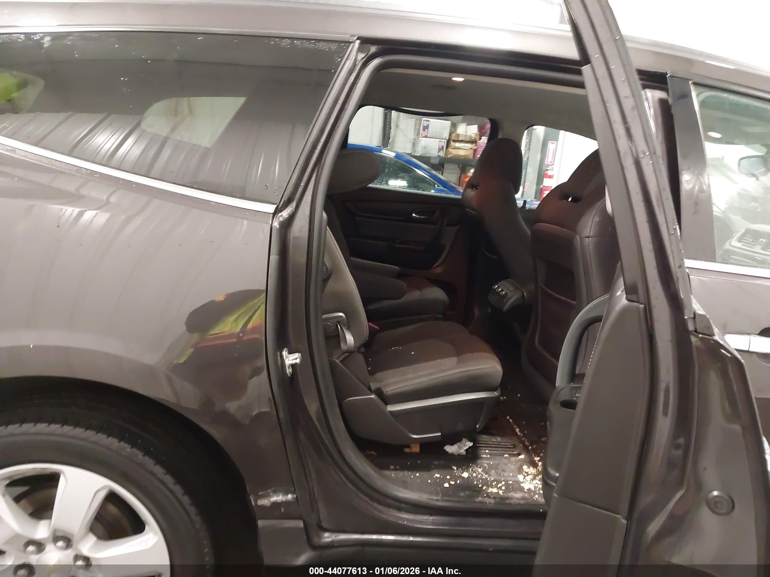 CHEVROLET TRAVERSE image 8