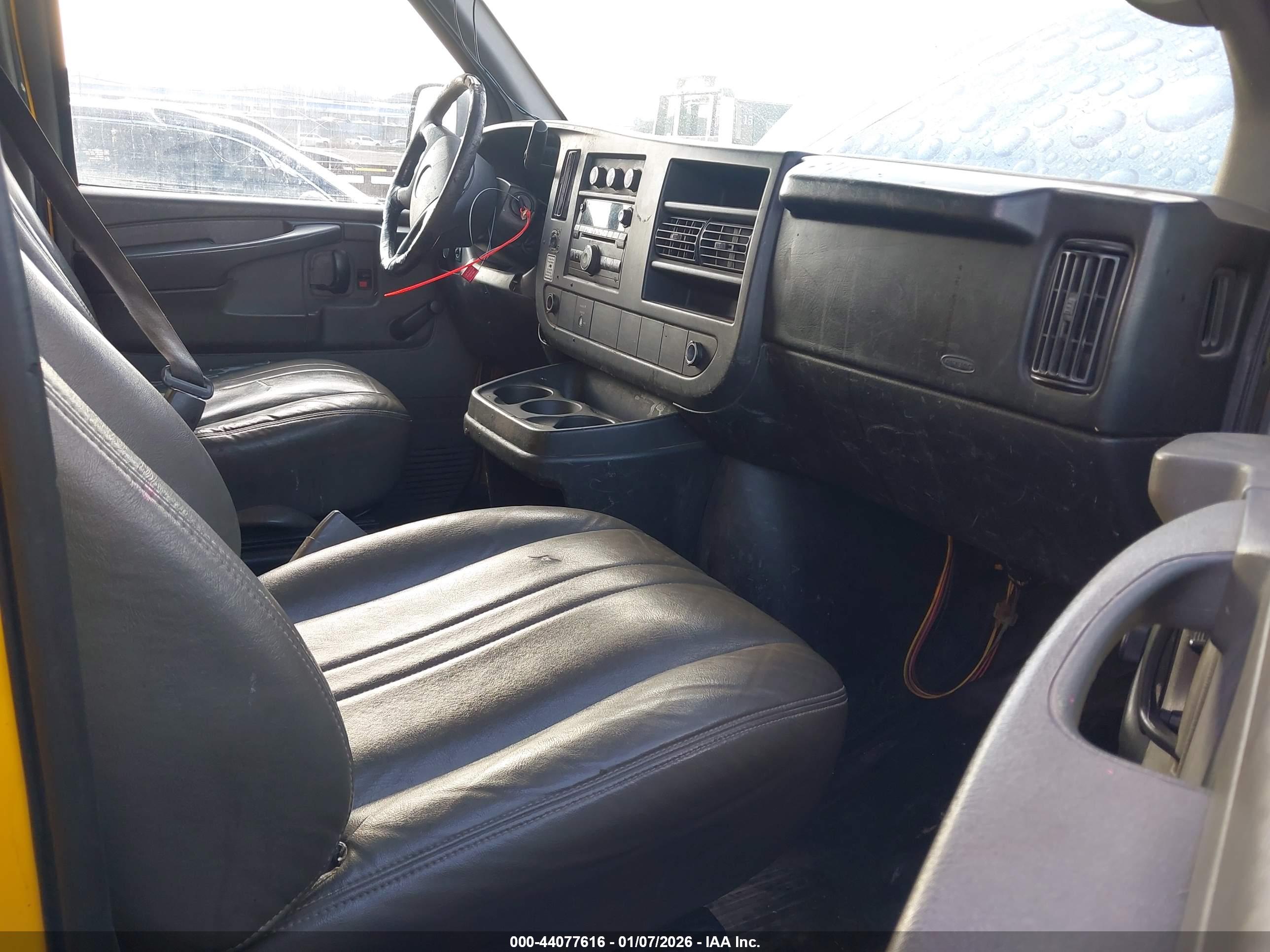 GMC SAVANA image 5