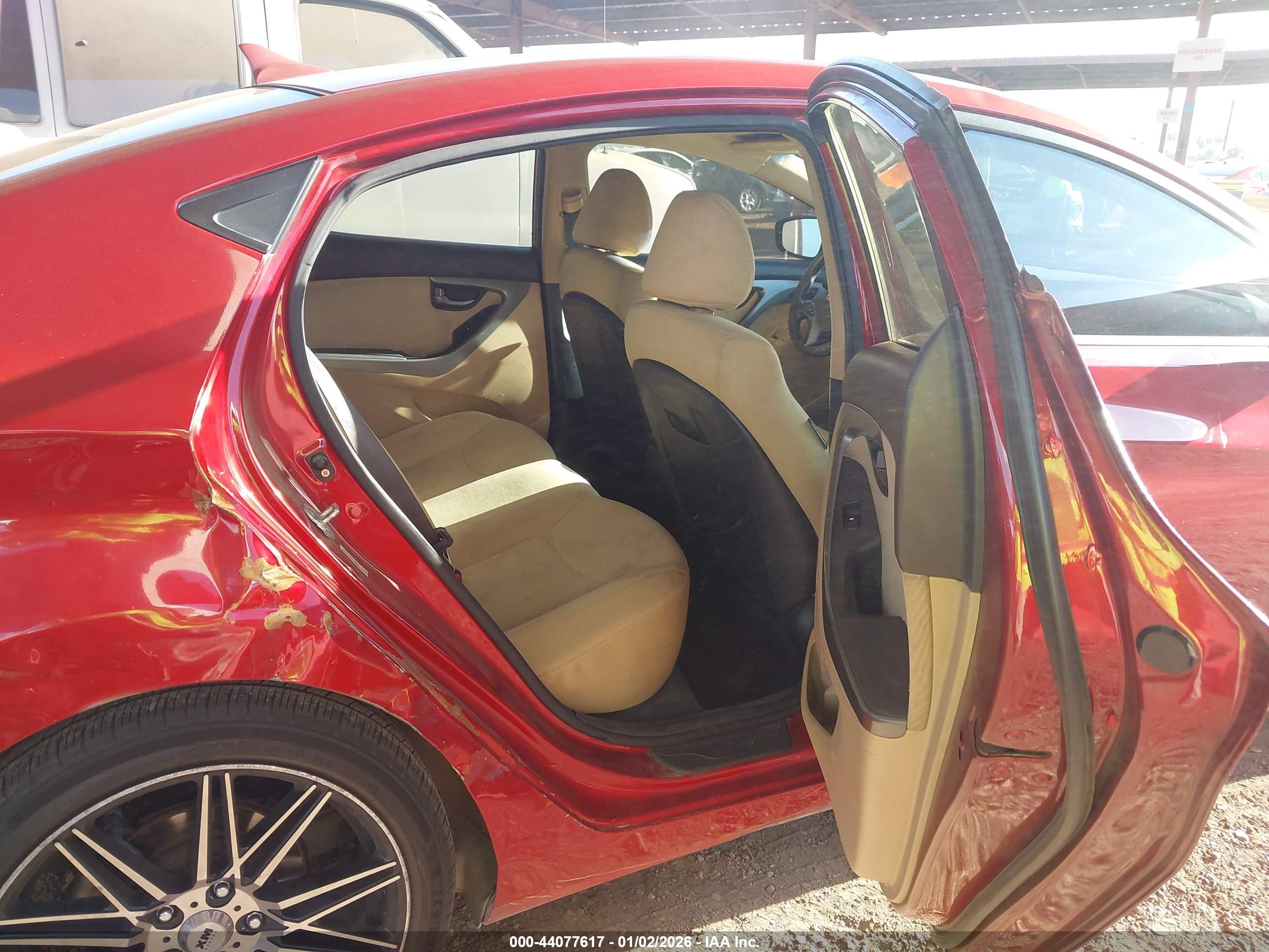 HYUNDAI ELANTRA image 8