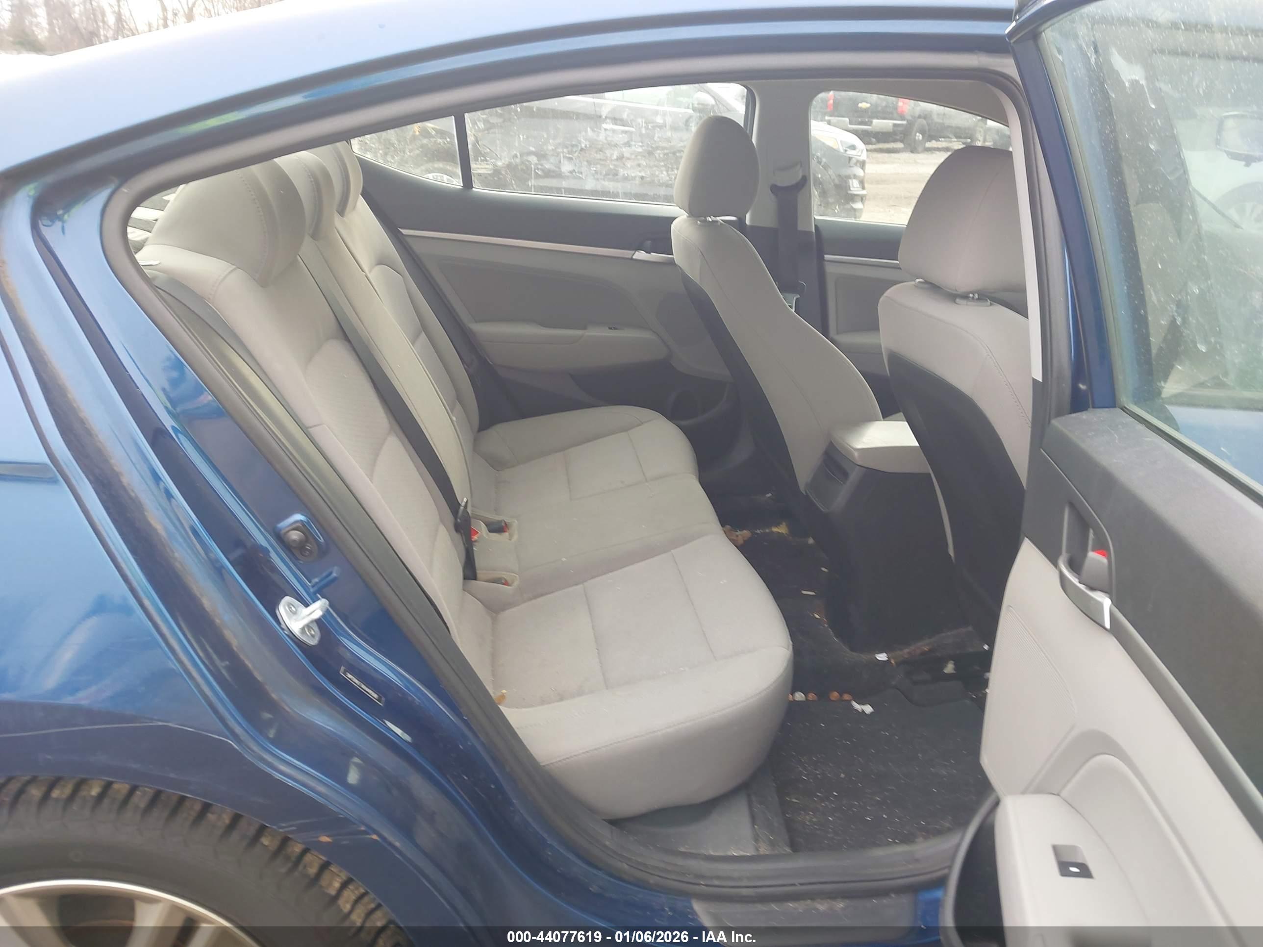 HYUNDAI ELANTRA image 8