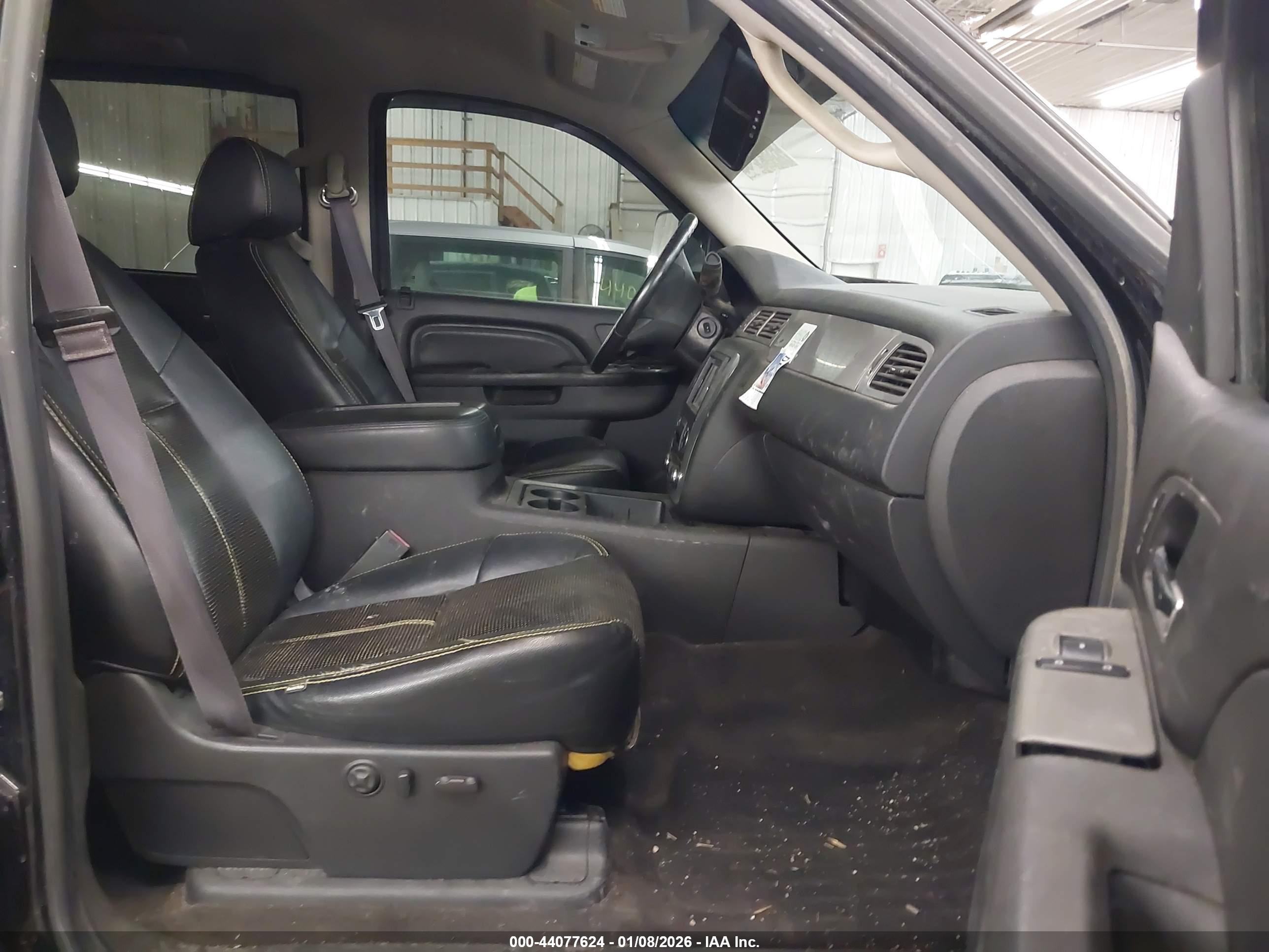 CHEVROLET SILVERADO image 5