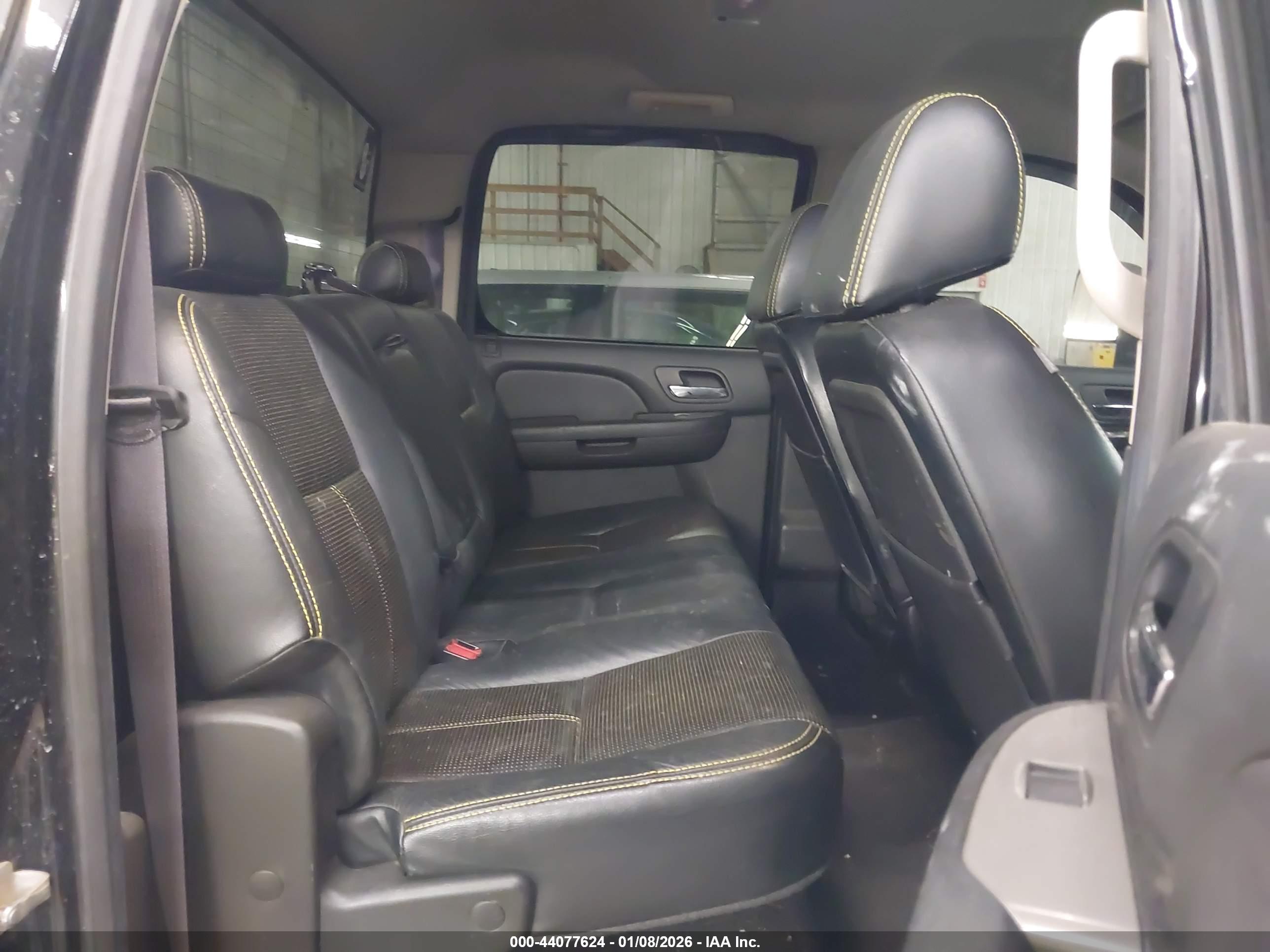 CHEVROLET SILVERADO image 8
