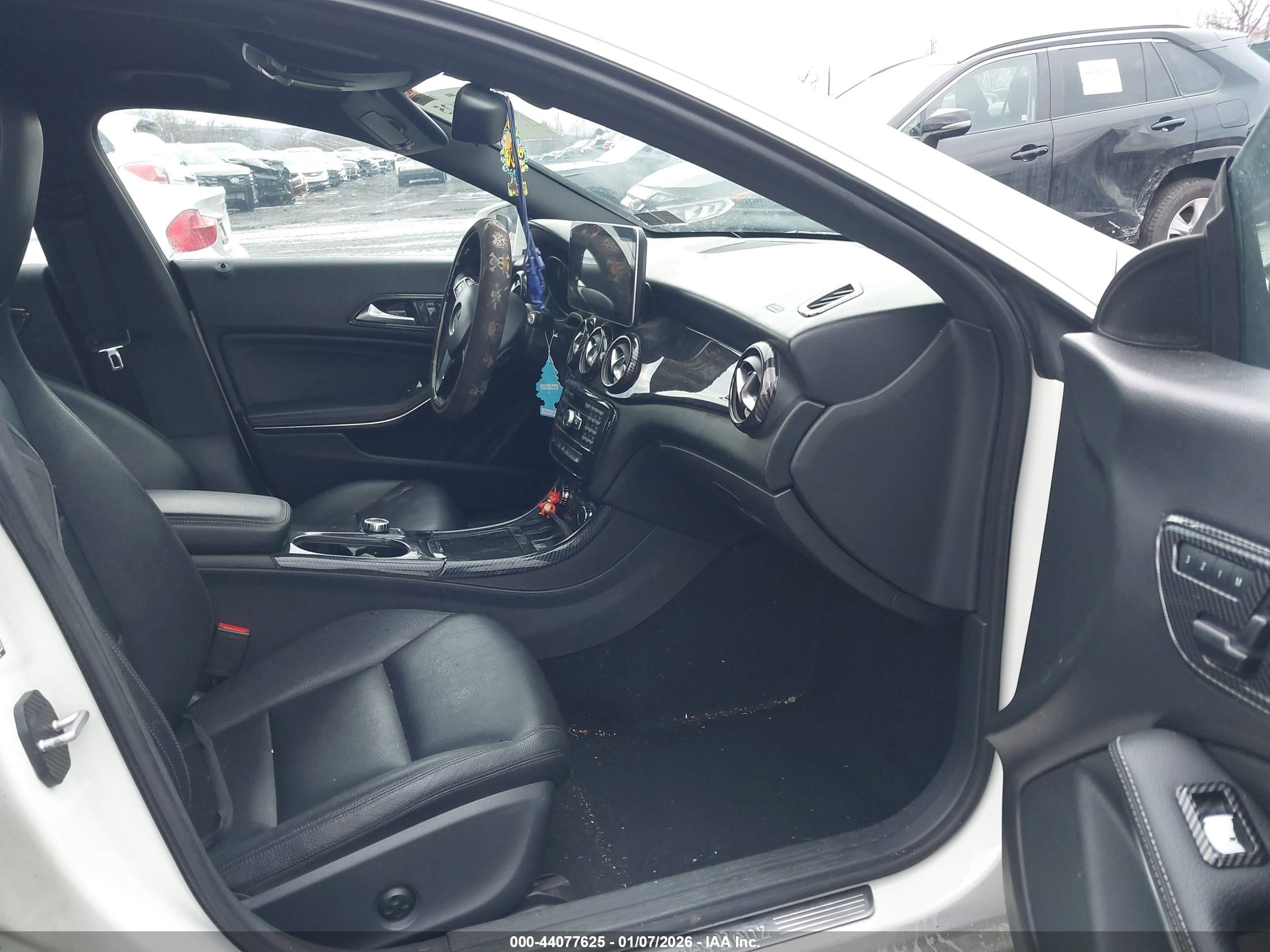 MERCEDES-BENZ CLA image 5