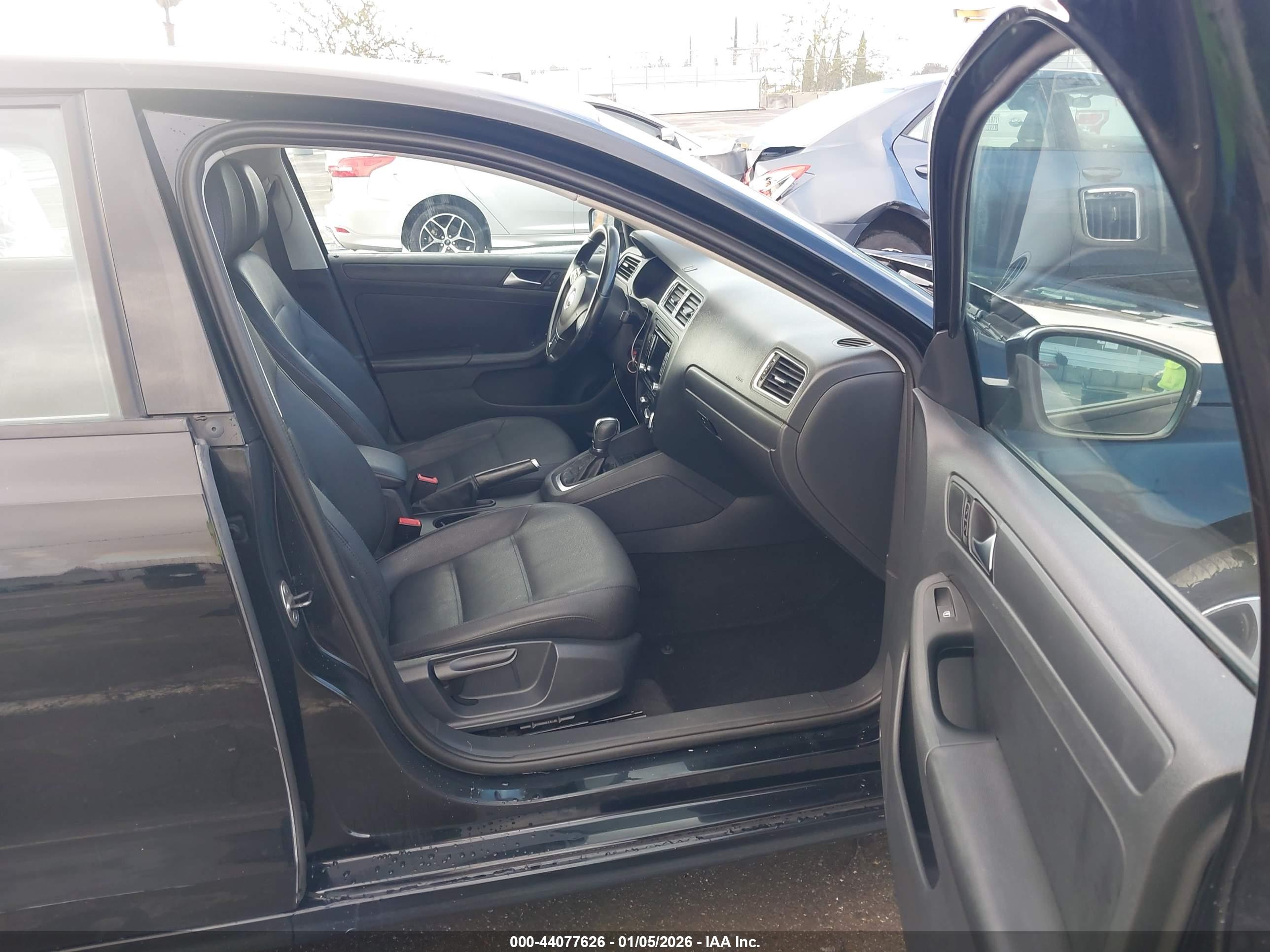 VOLKSWAGEN JETTA image 5