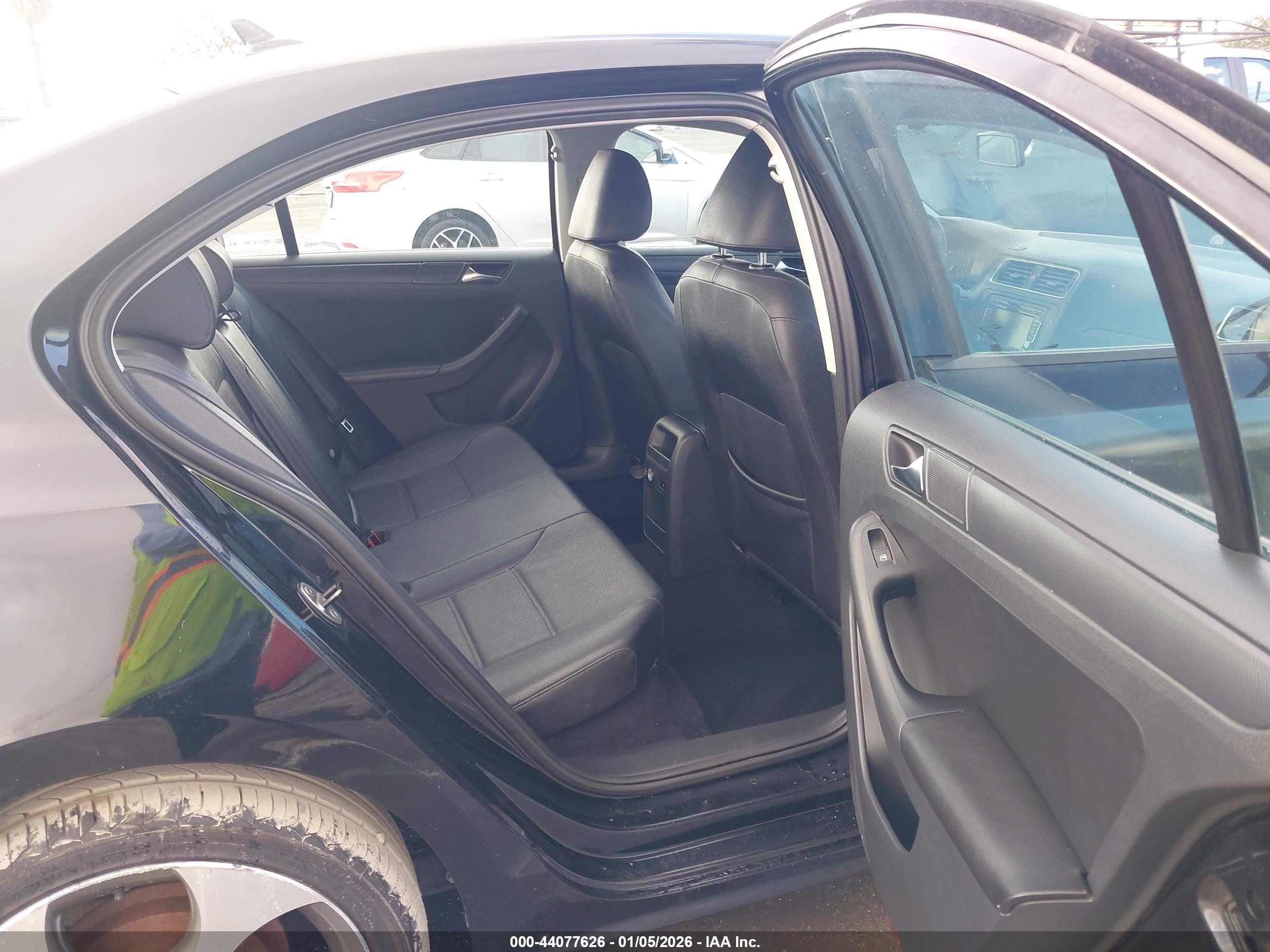 VOLKSWAGEN JETTA image 8