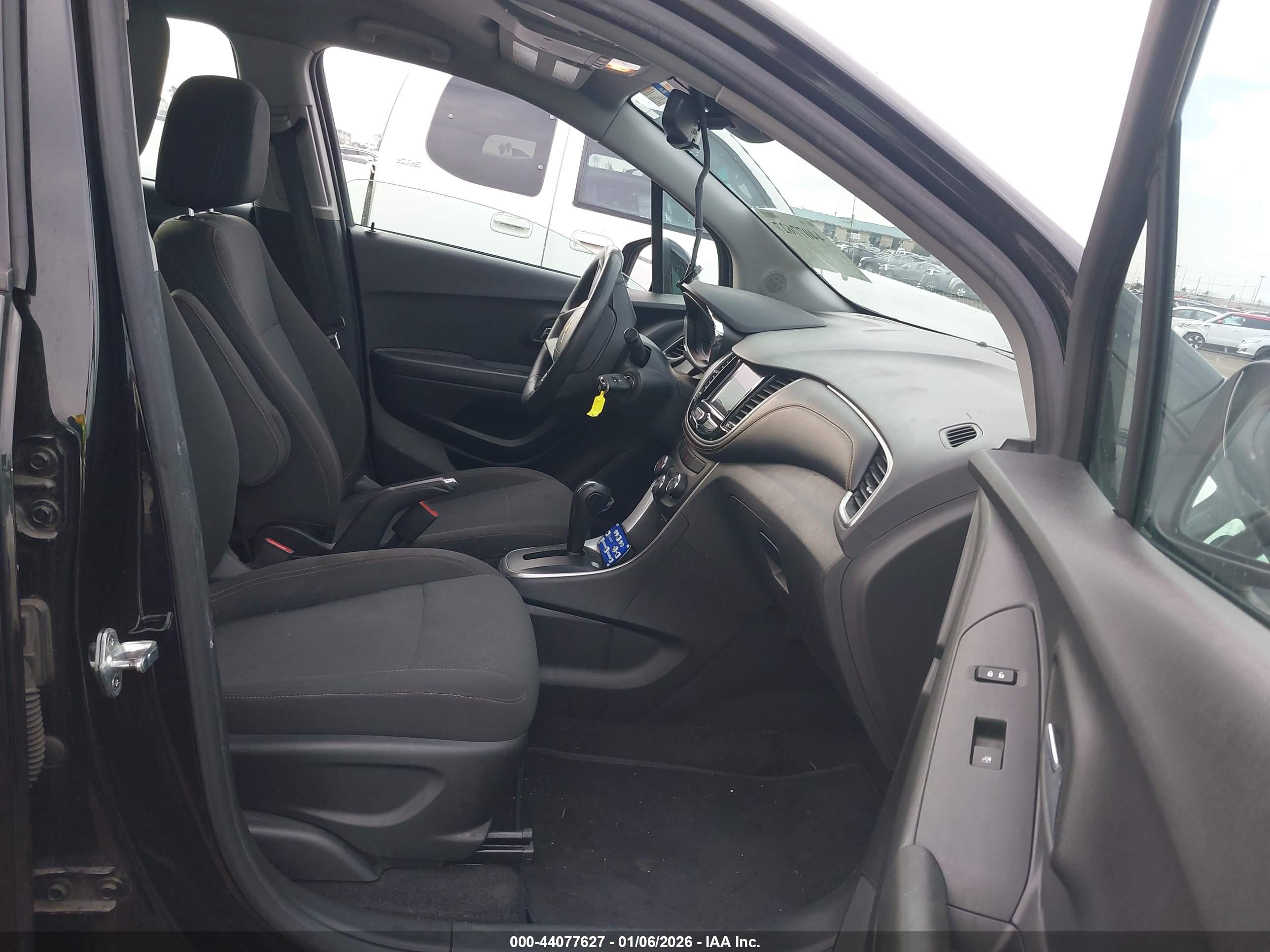 CHEVROLET TRAX image 5