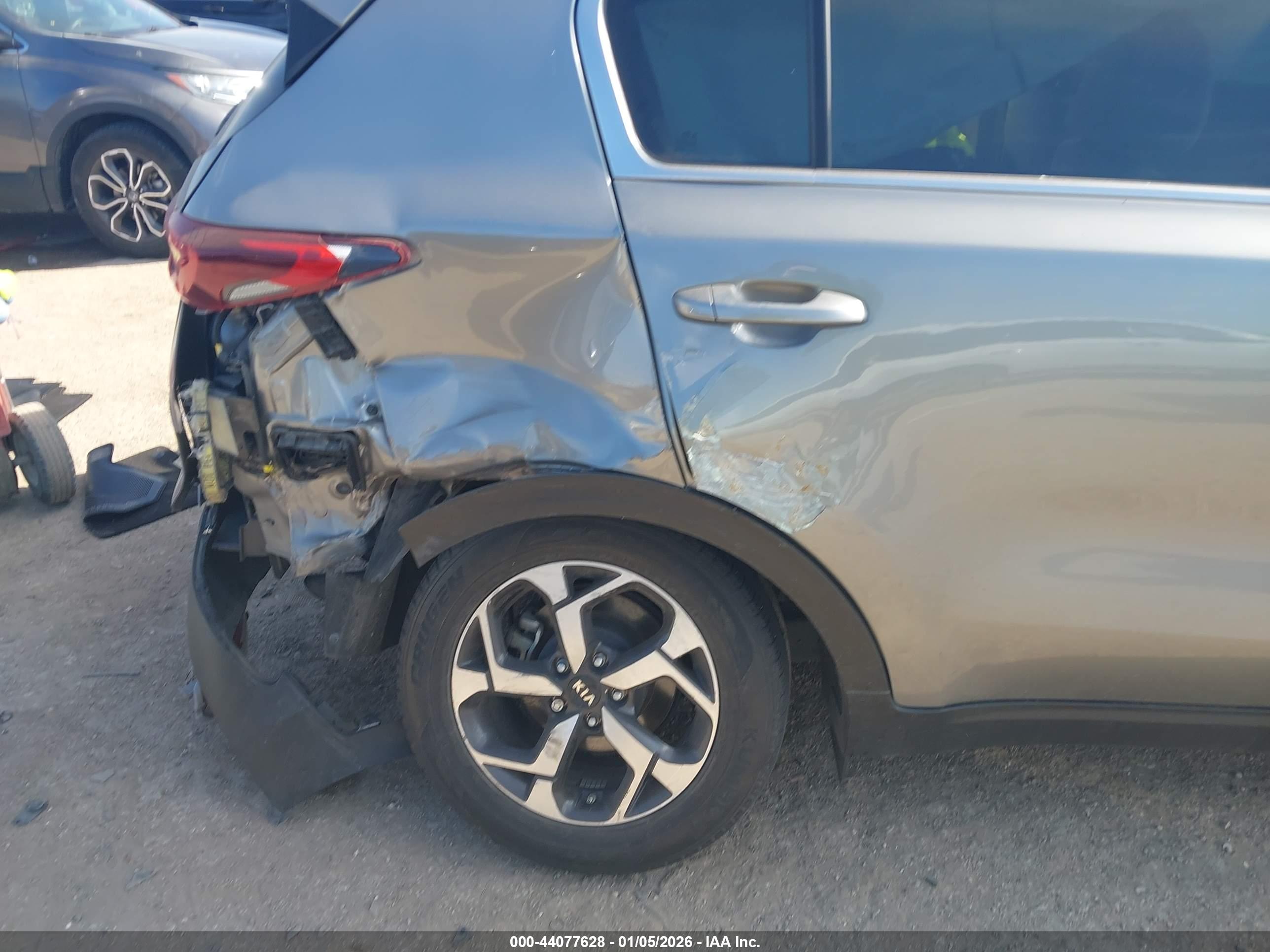 KIA SPORTAGE image 6