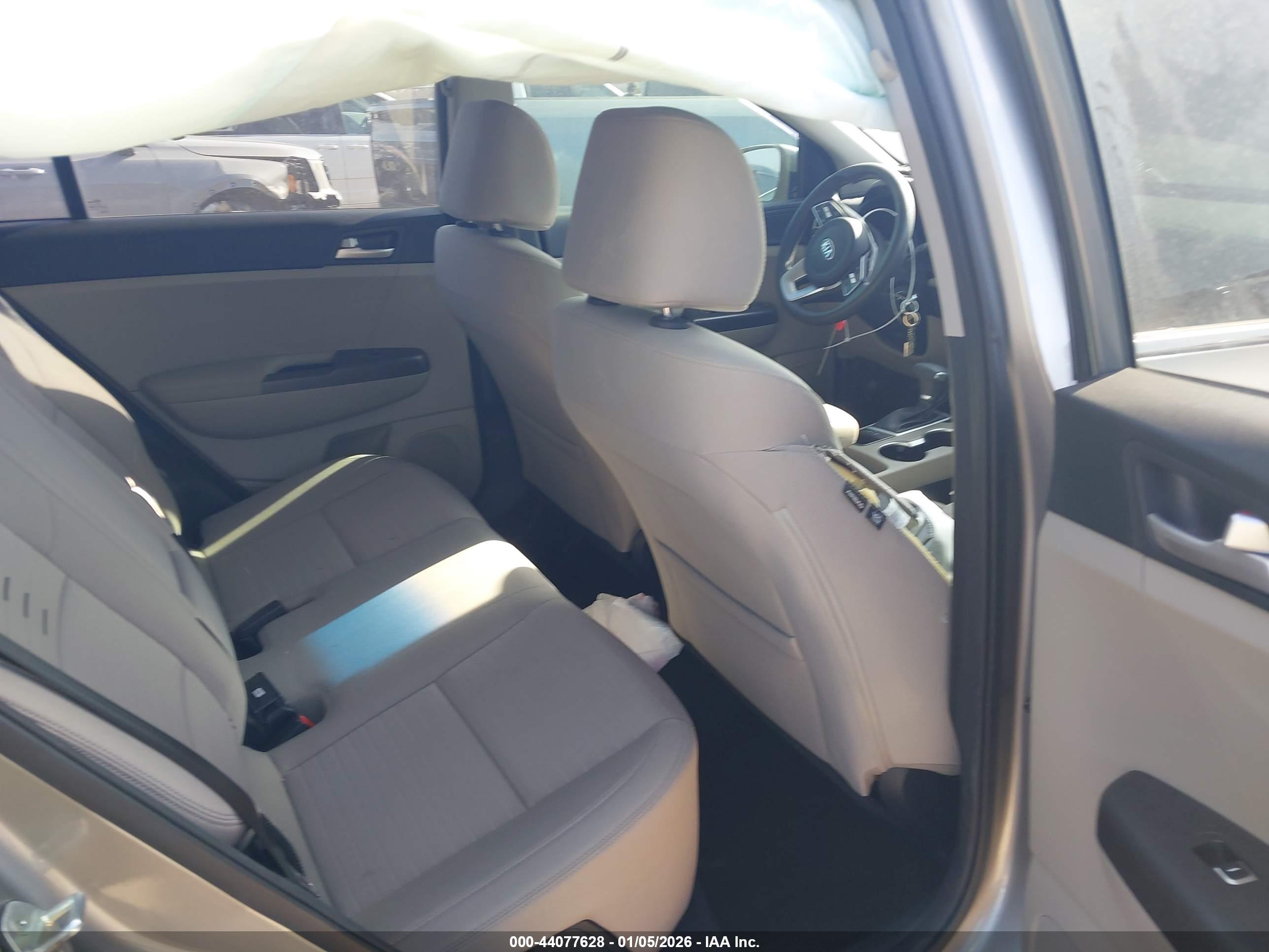 KIA SPORTAGE image 8