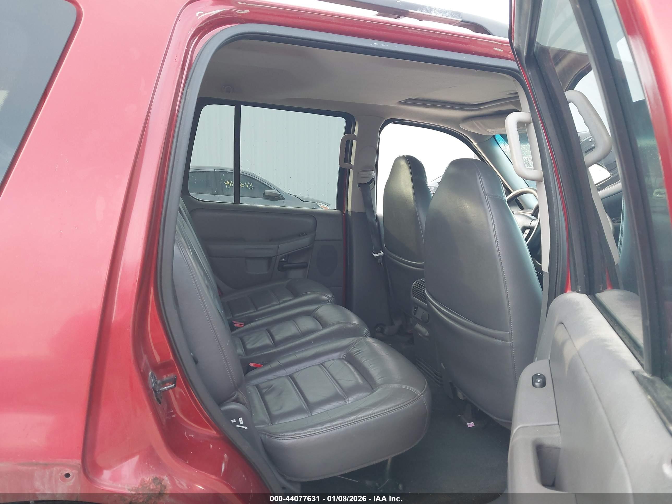 FORD EXPLORER image 8