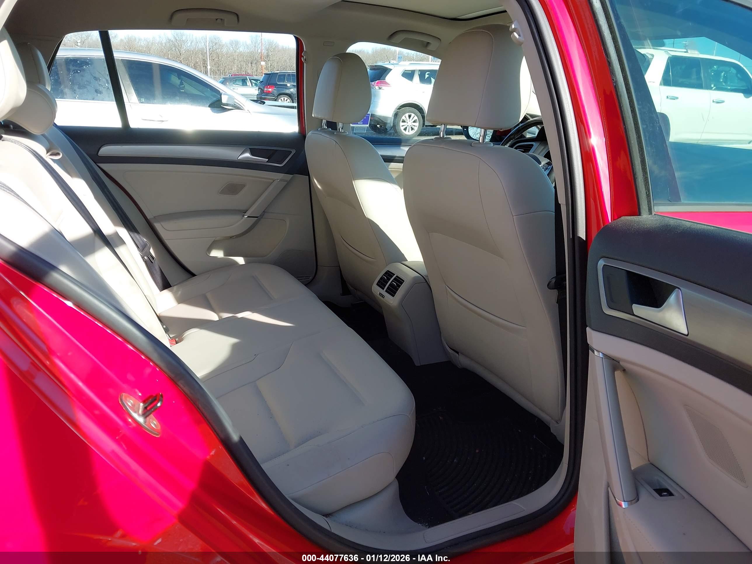 VOLKSWAGEN GOLF image 8