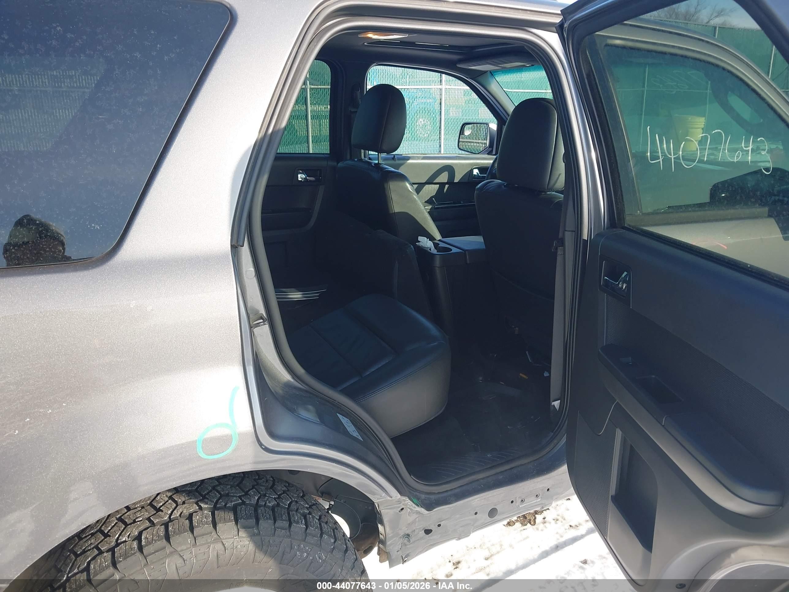 FORD ESCAPE image 8