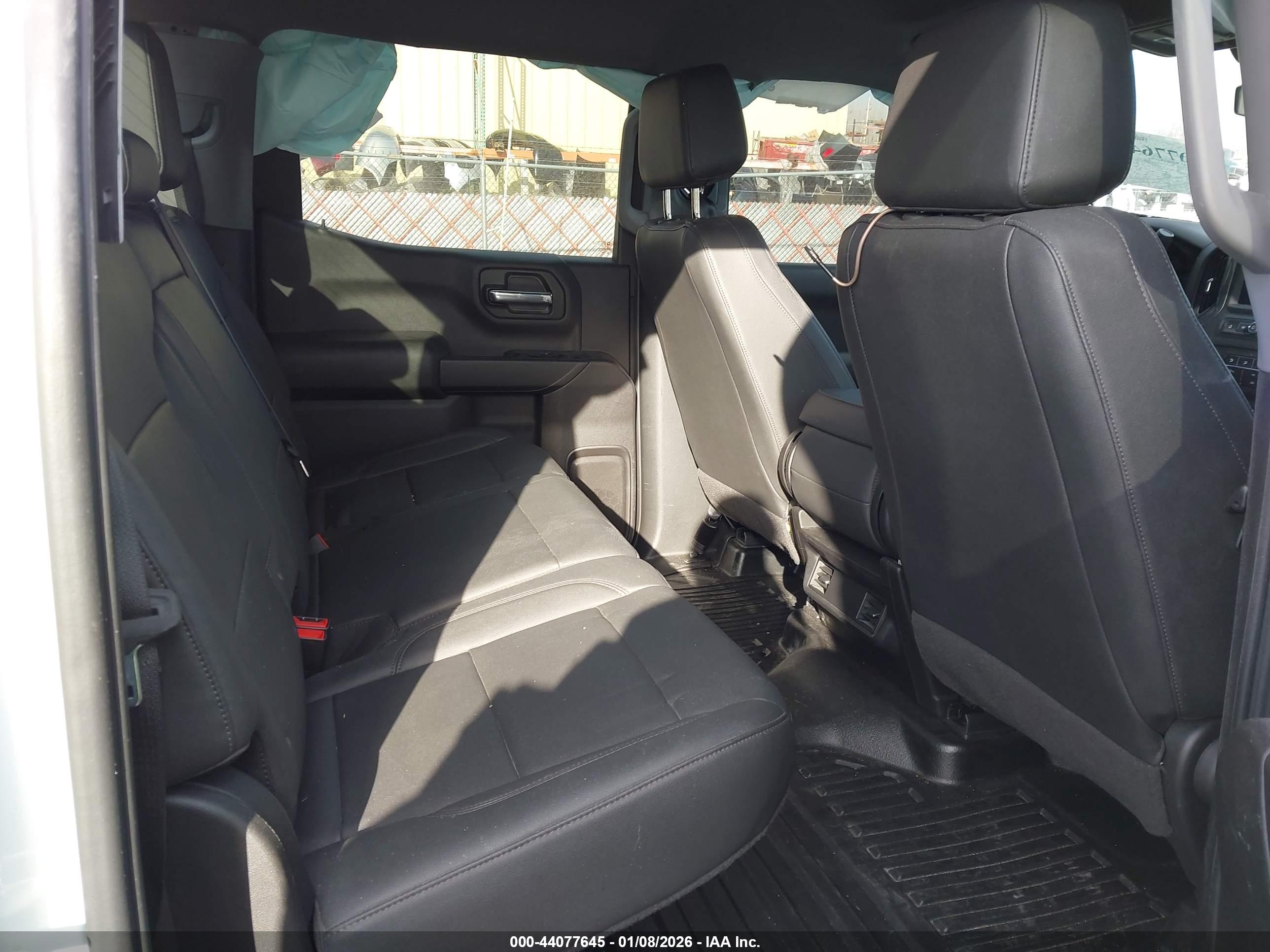 CHEVROLET SILVERADO image 8