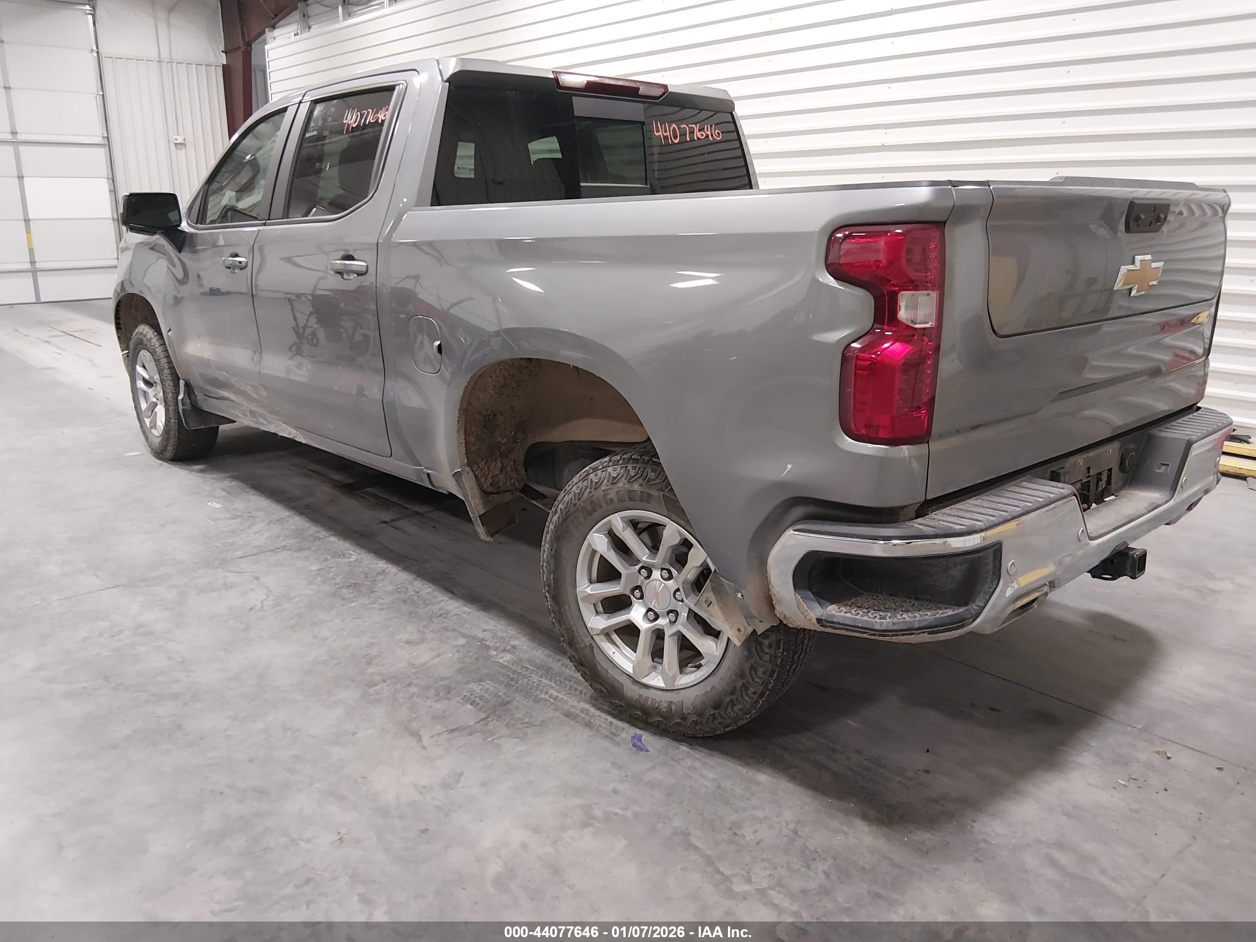 CHEVROLET SILVERADO image 3