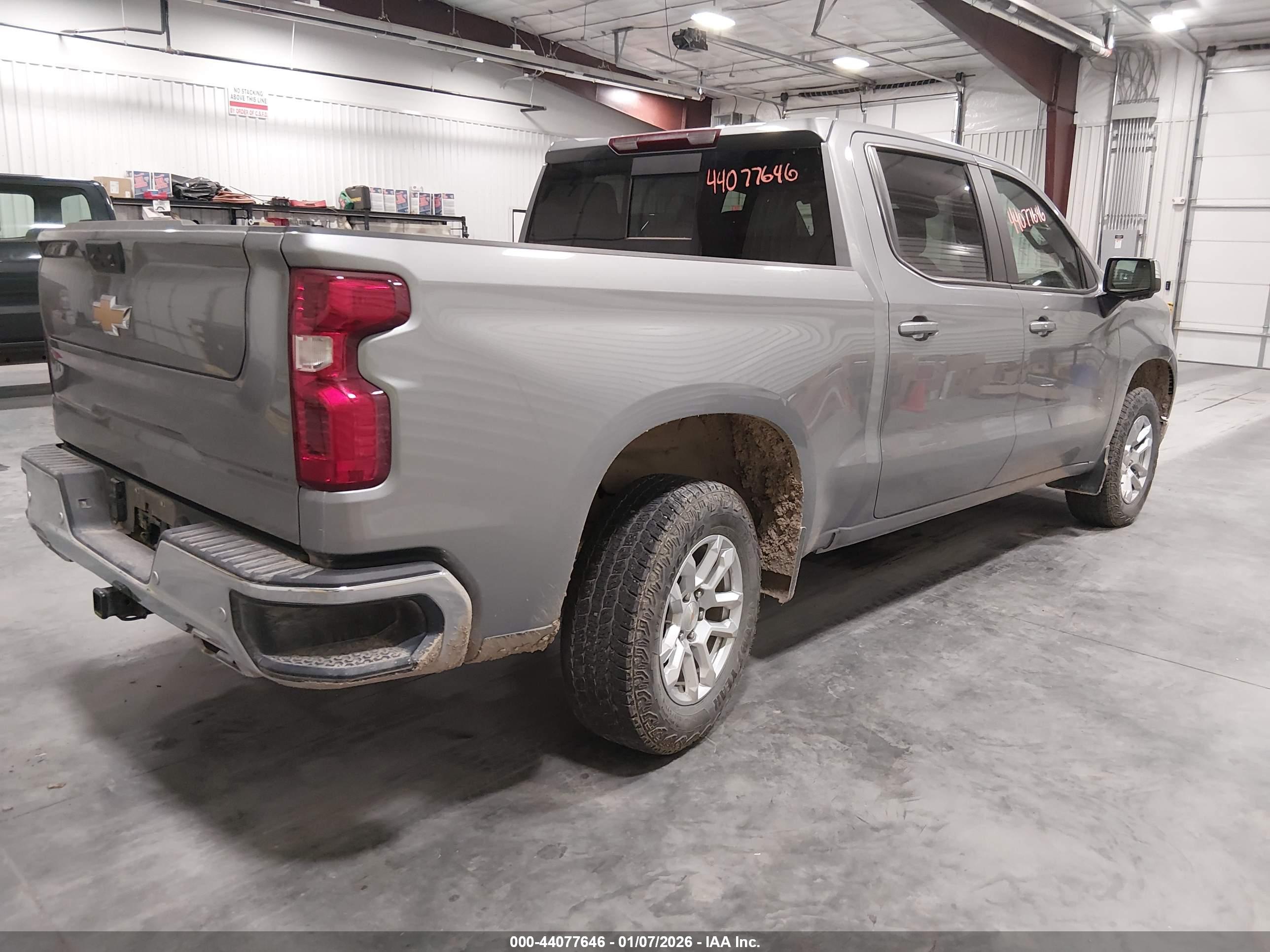 CHEVROLET SILVERADO image 4