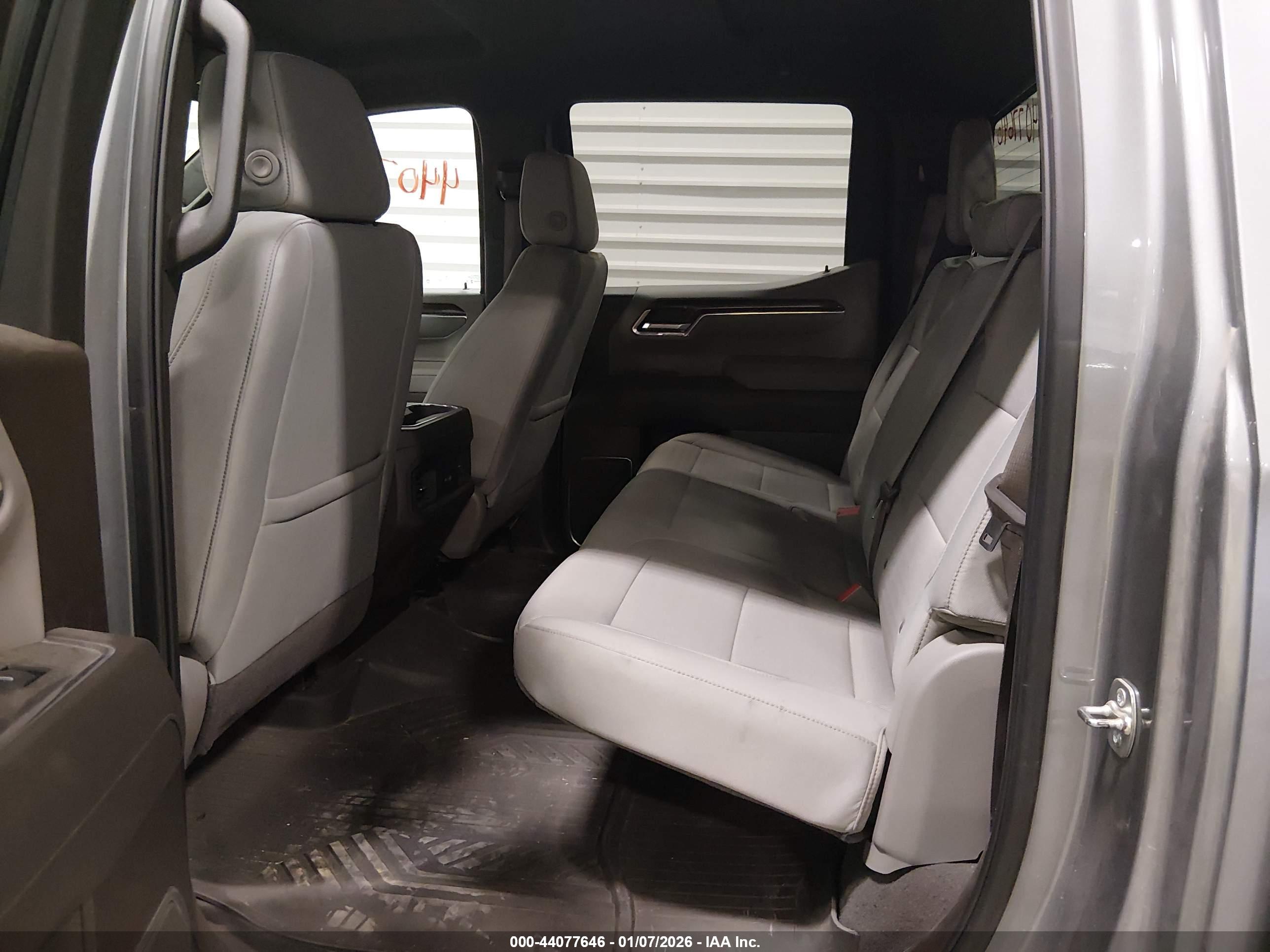 CHEVROLET SILVERADO image 8