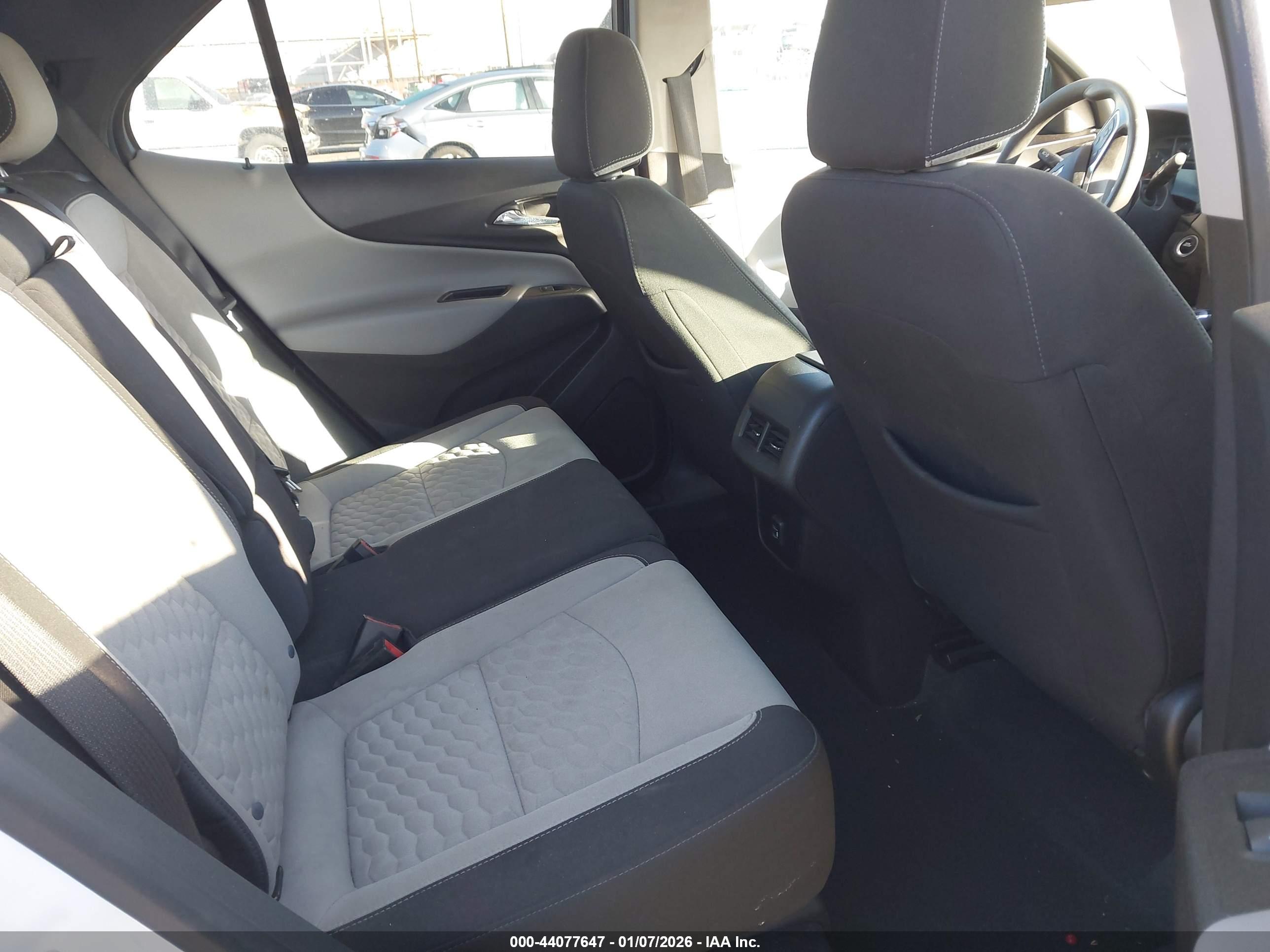 CHEVROLET EQUINOX image 8