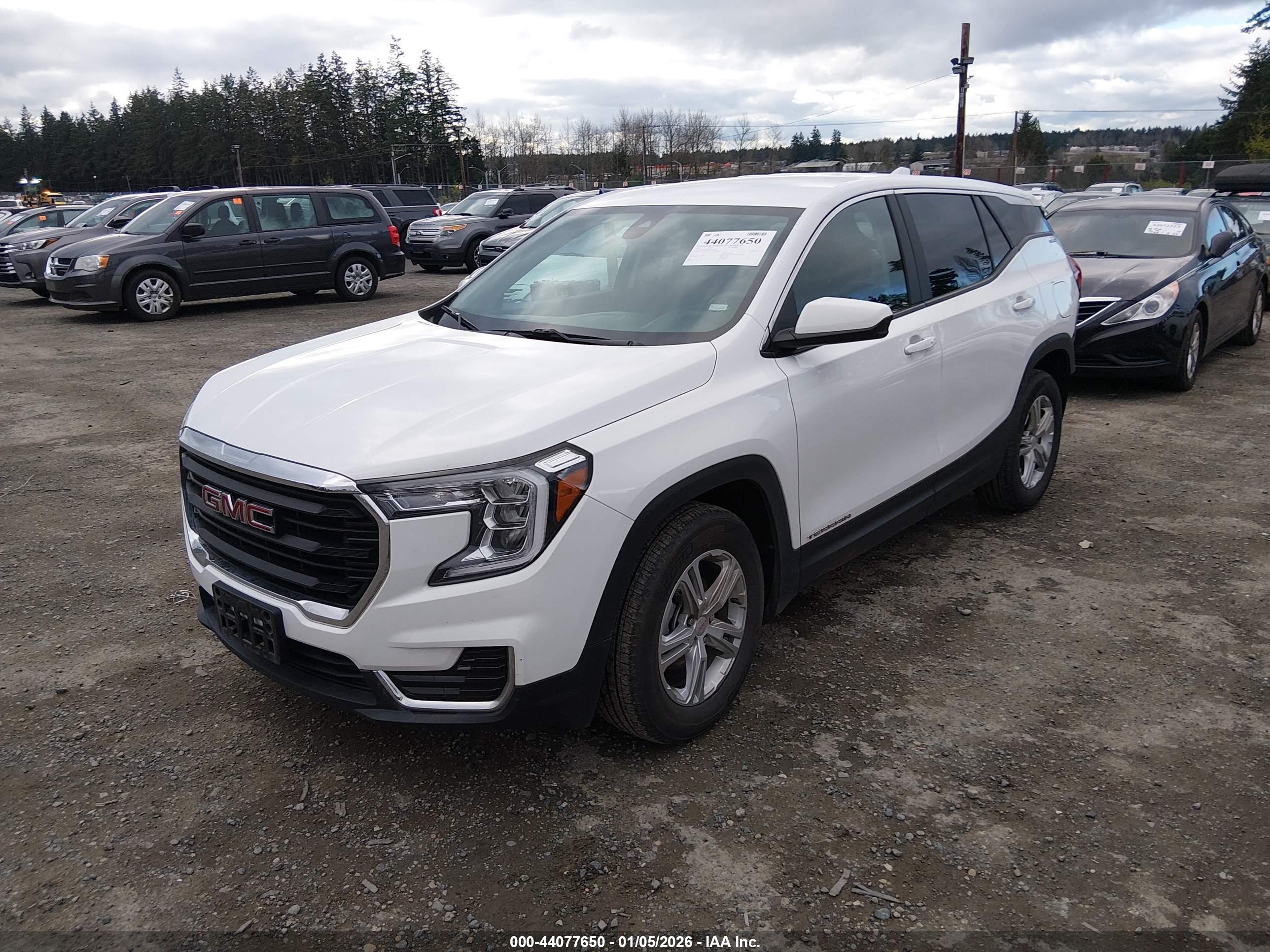 GMC TERRAIN image 2
