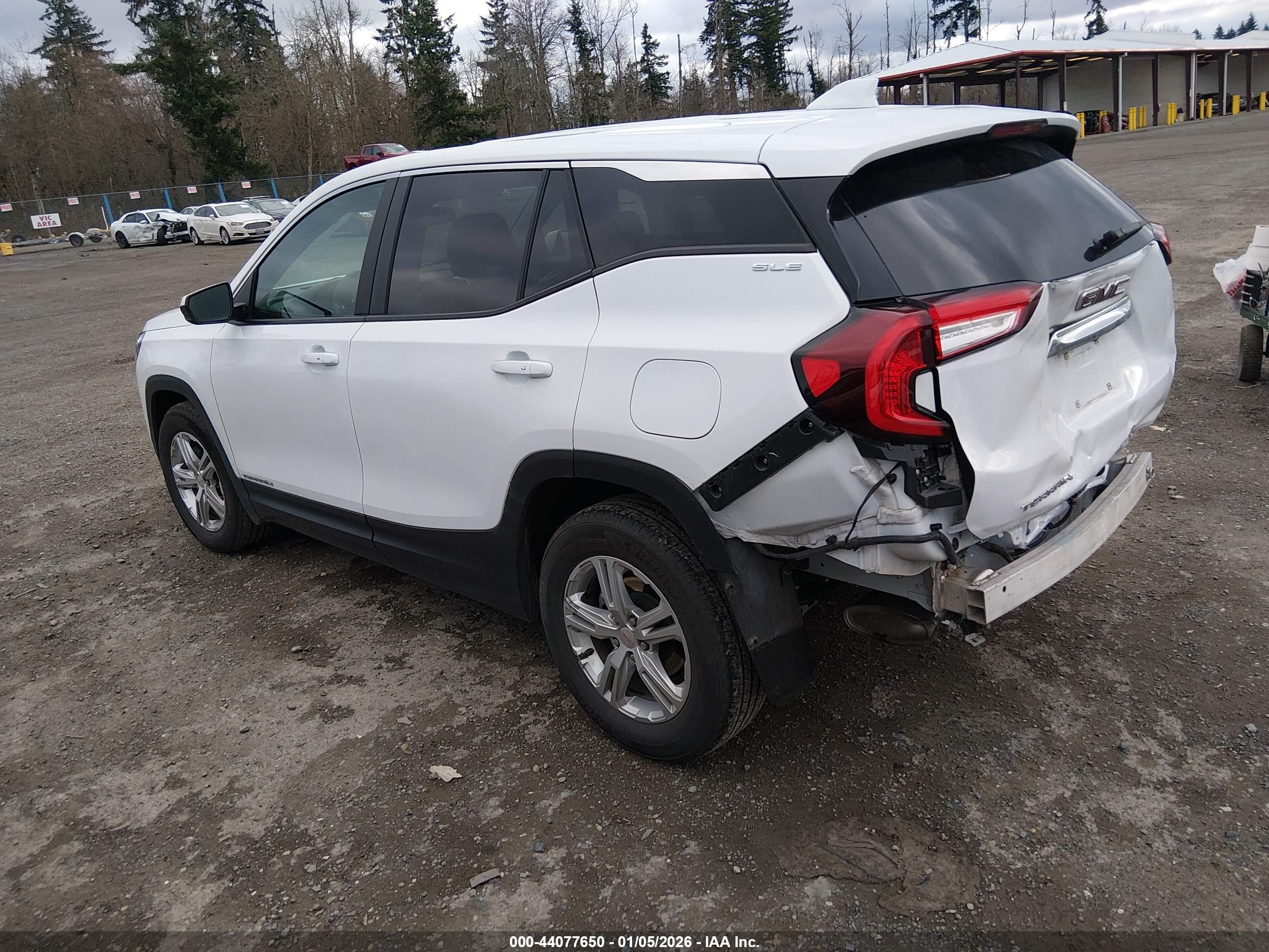 GMC TERRAIN image 3