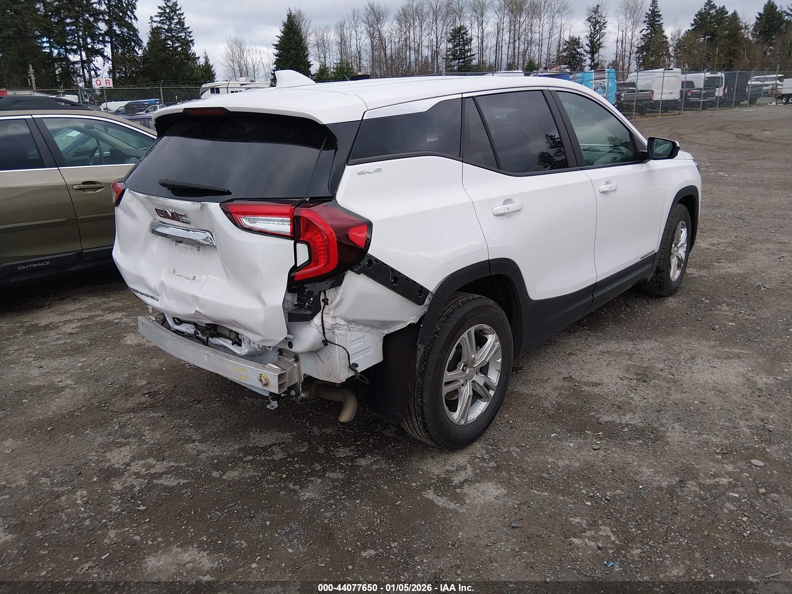 GMC TERRAIN image 4