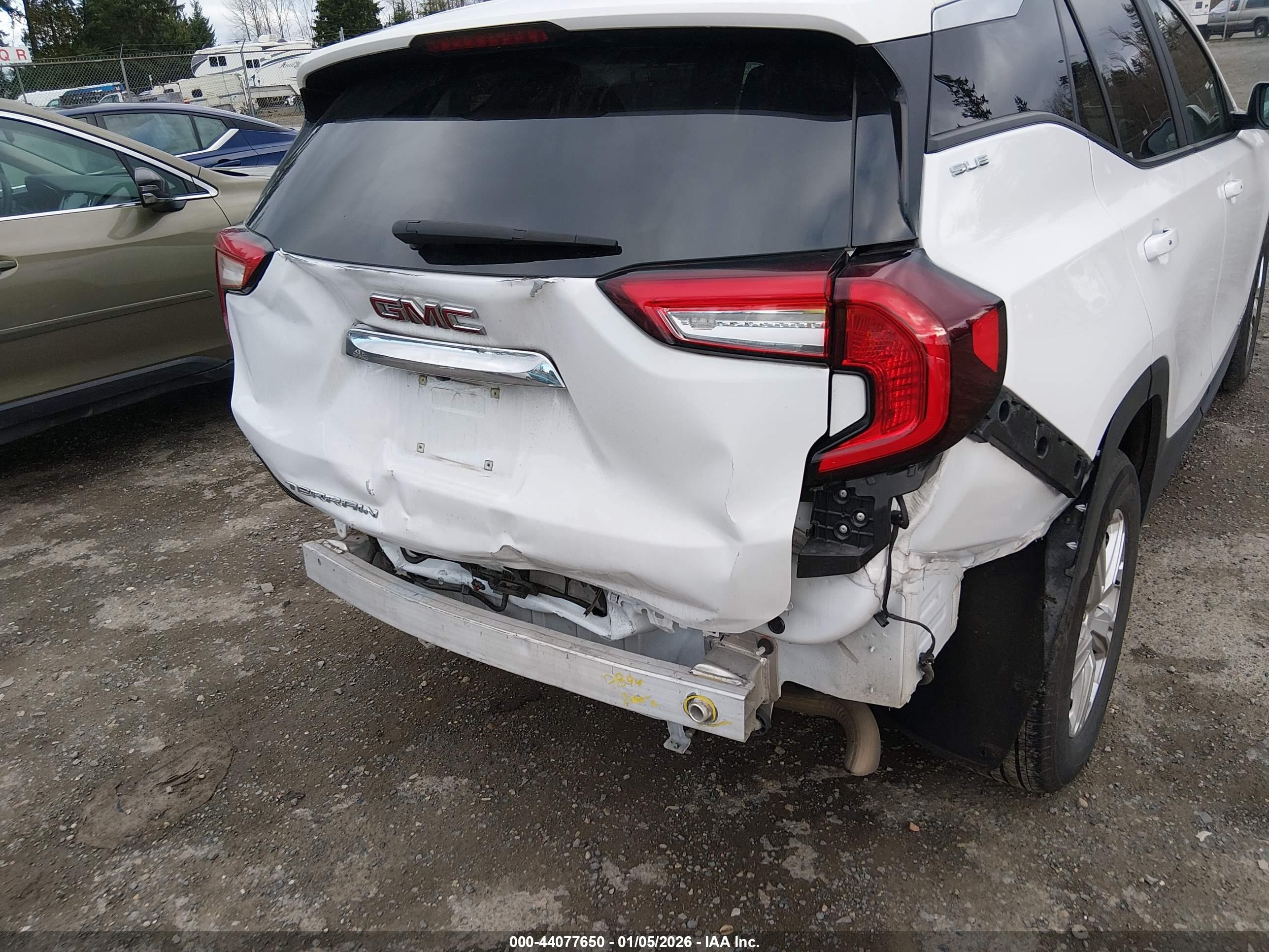 GMC TERRAIN image 6