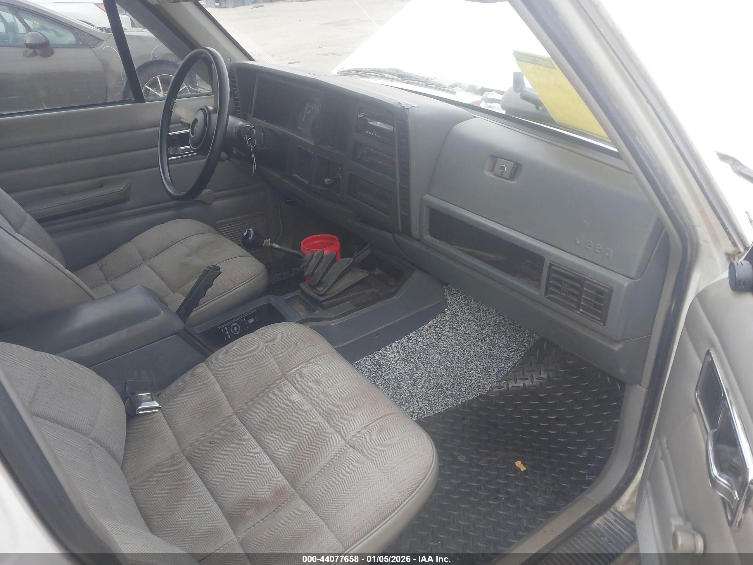 JEEP CHEROKEE image 5