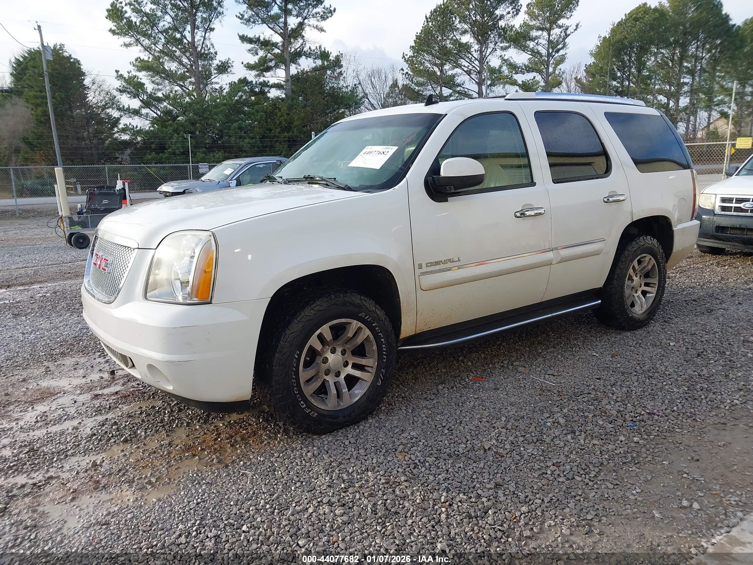 GMC YUKON image 2