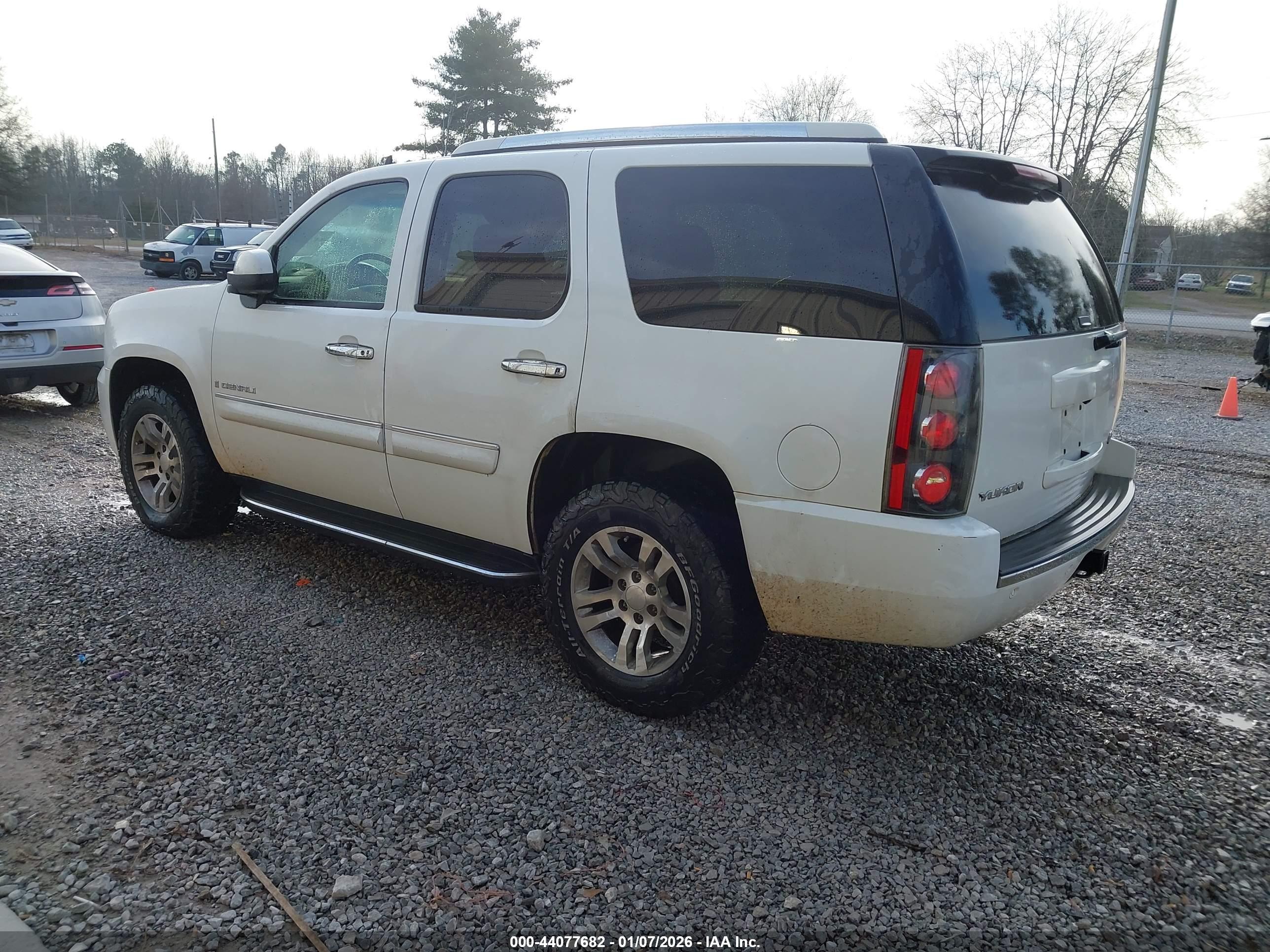 GMC YUKON image 3