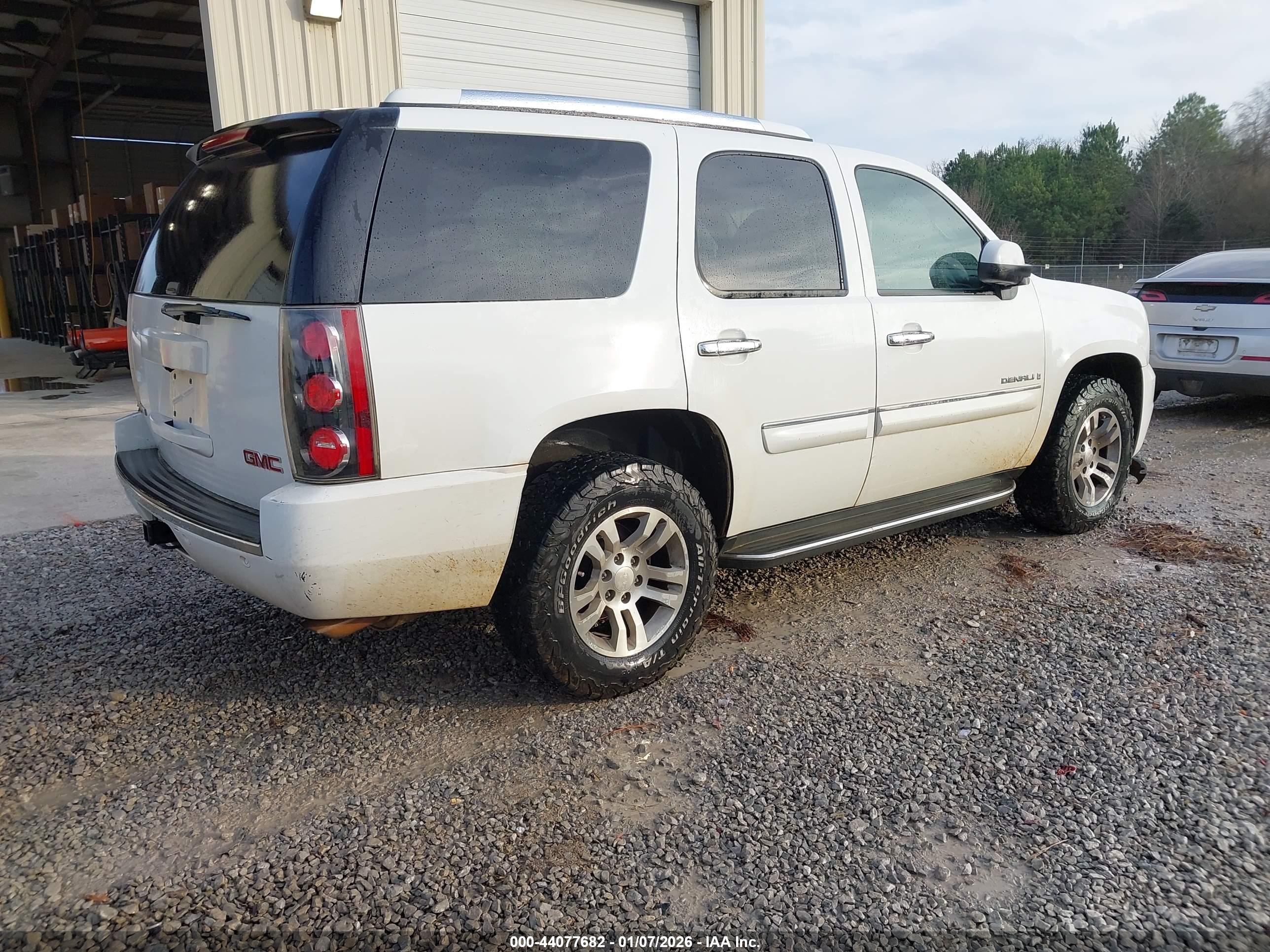 GMC YUKON image 4