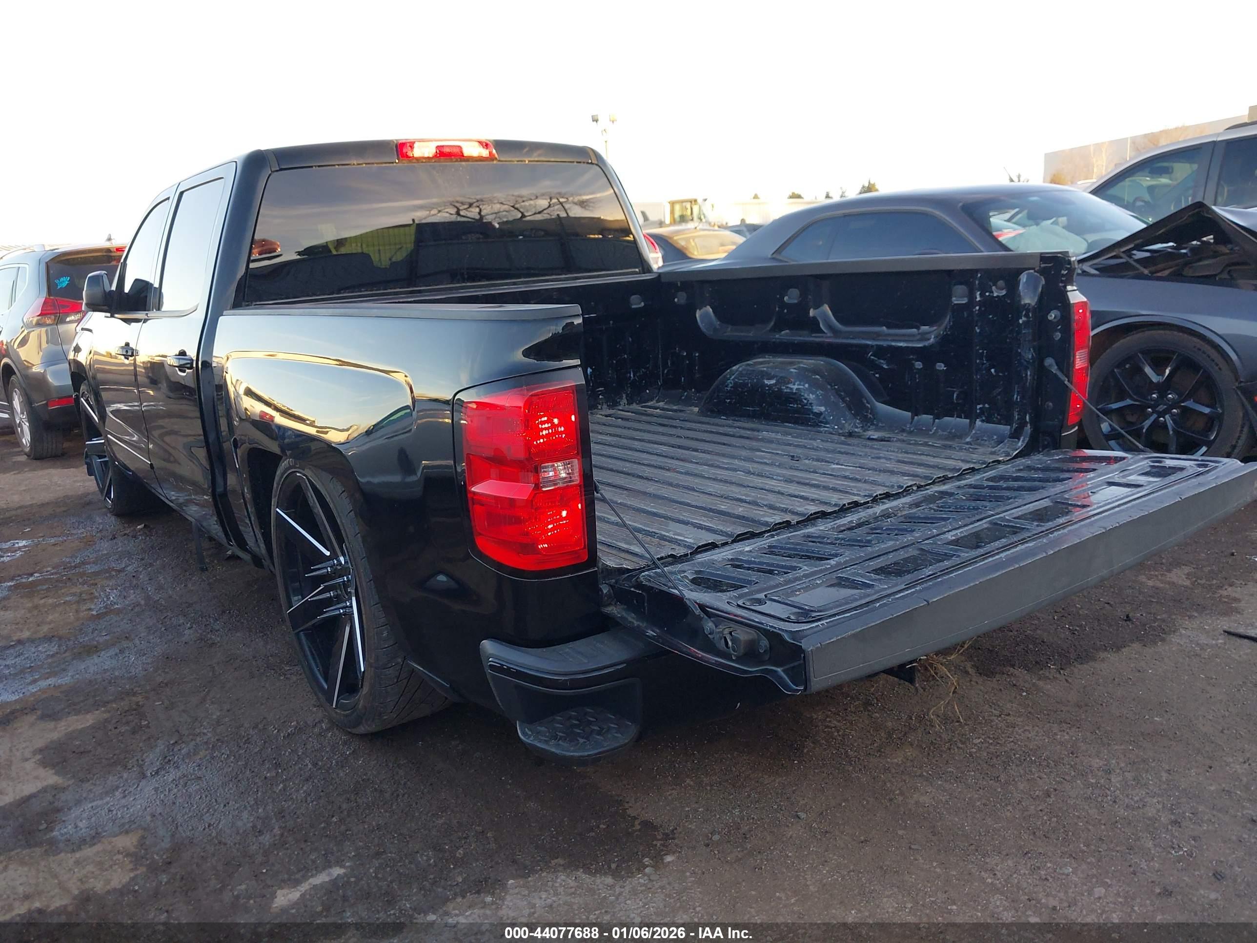 CHEVROLET SILVERADO image 3
