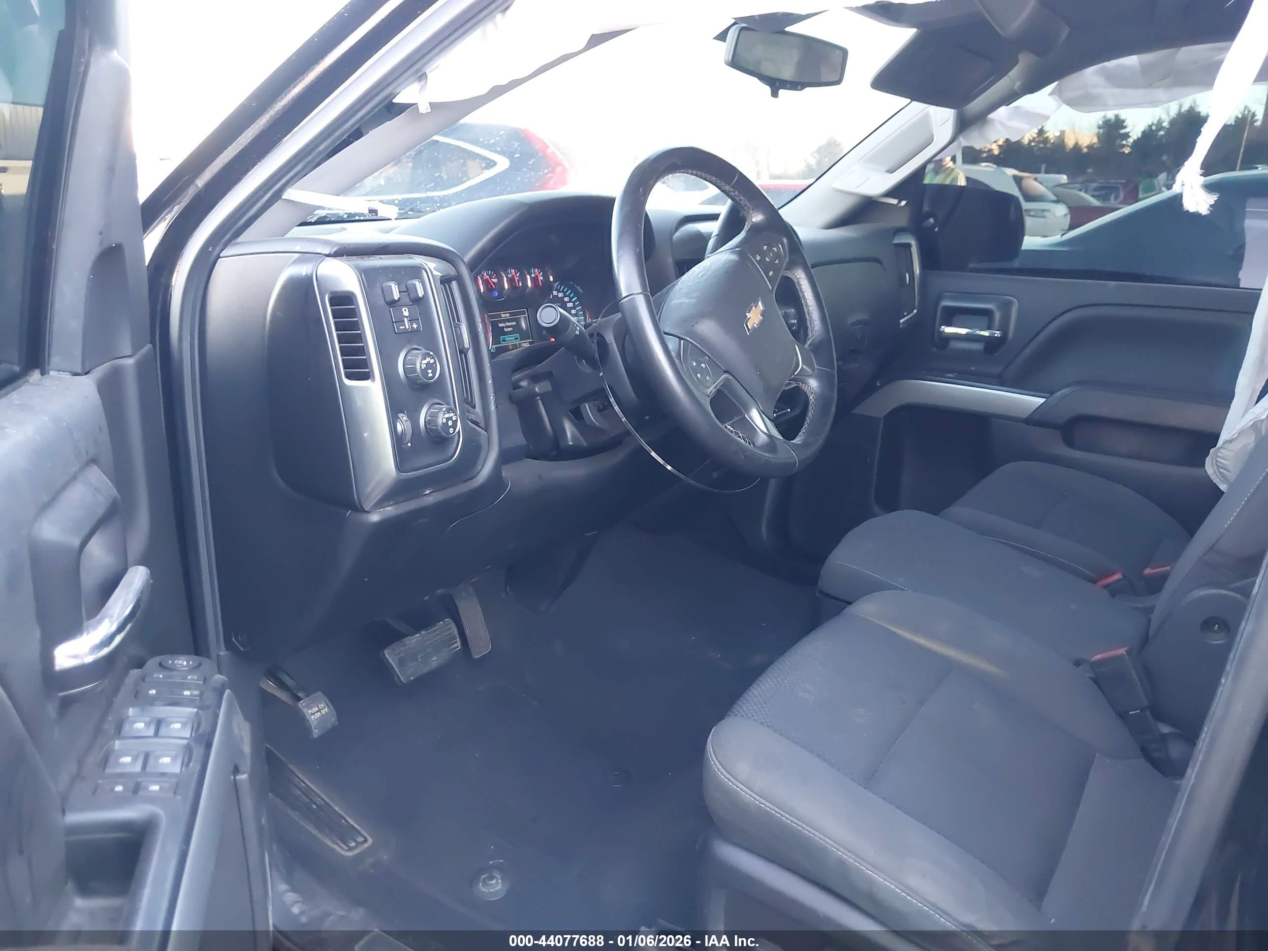 CHEVROLET SILVERADO image 5
