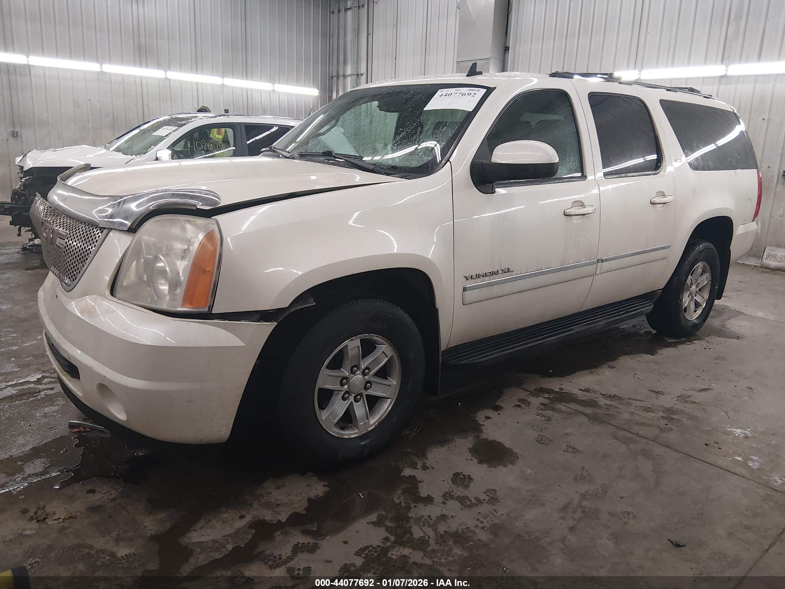 GMC YUKON image 2