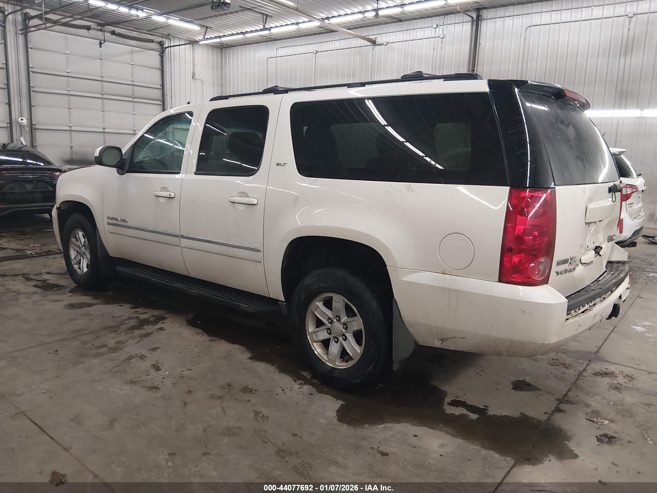 GMC YUKON image 3