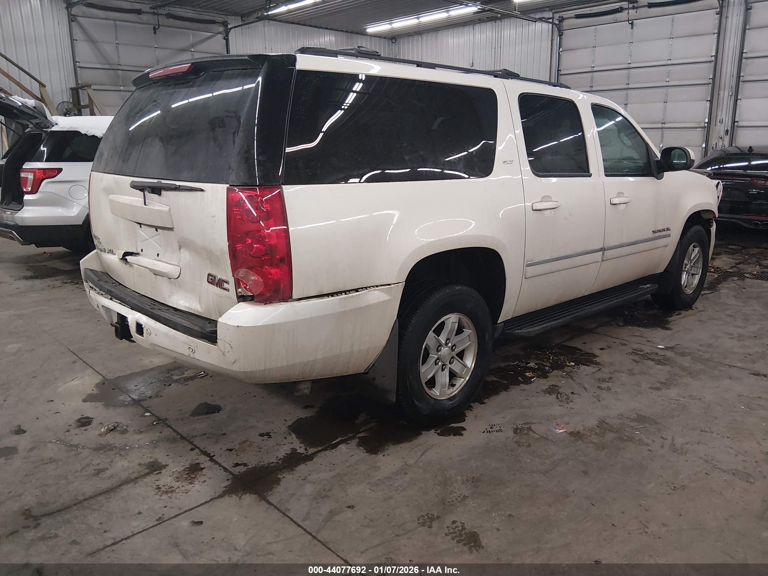 GMC YUKON image 4