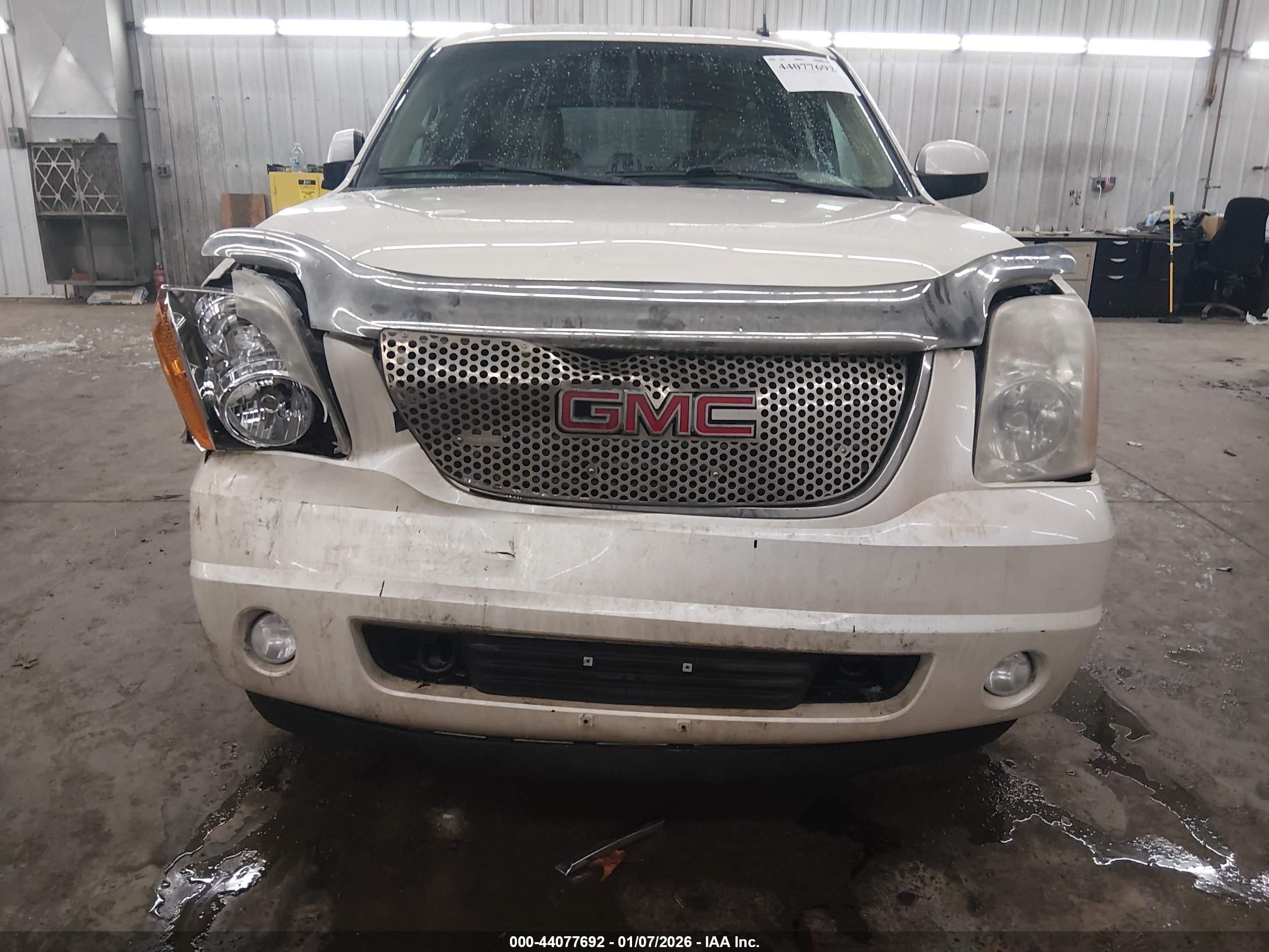 GMC YUKON image 6