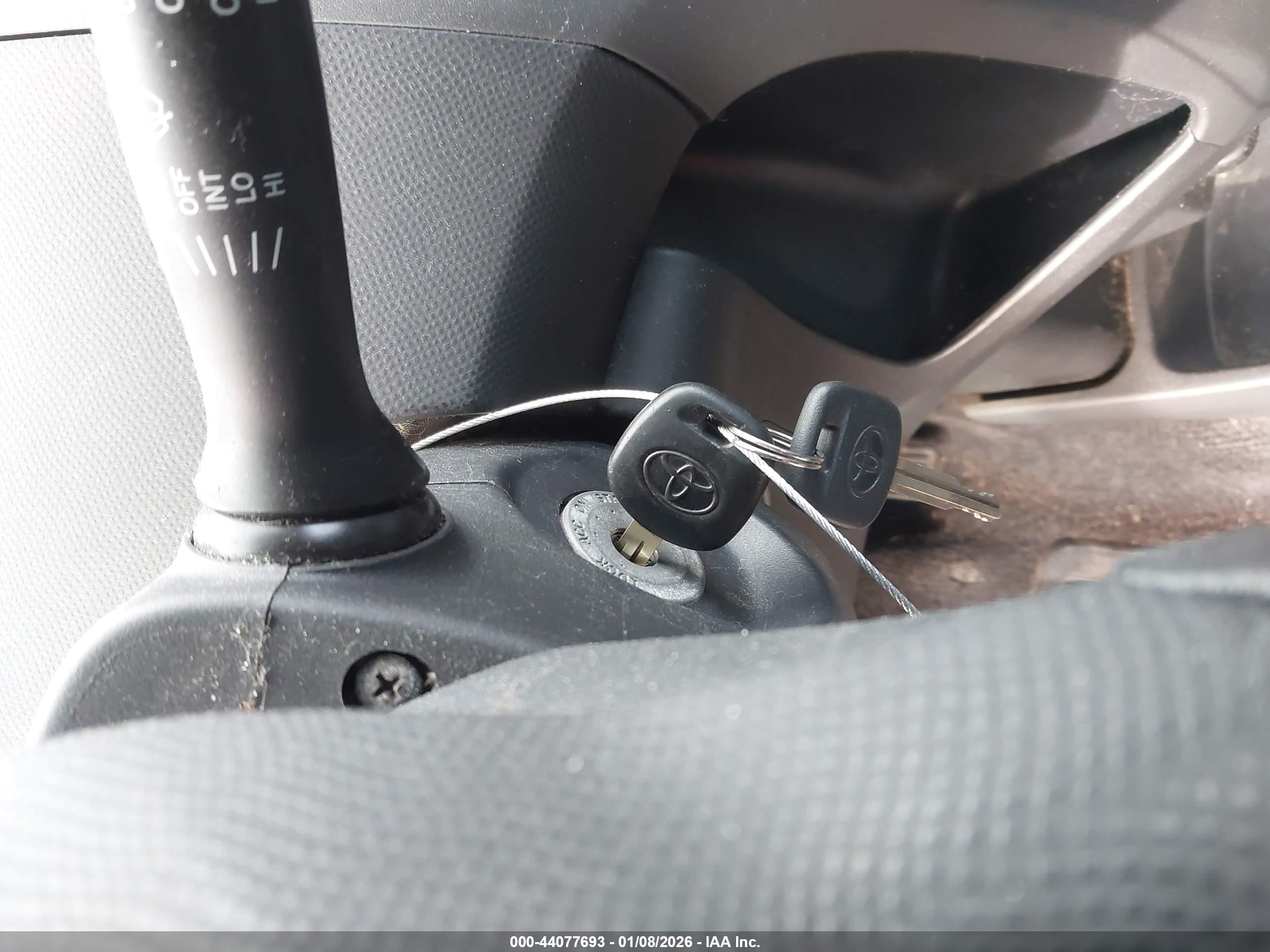 TOYOTA YARIS image 11