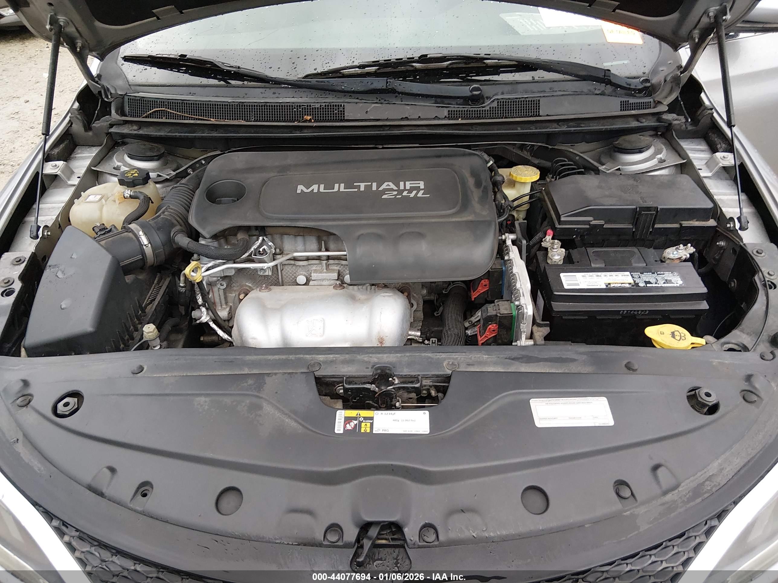 CHRYSLER 200 image 10