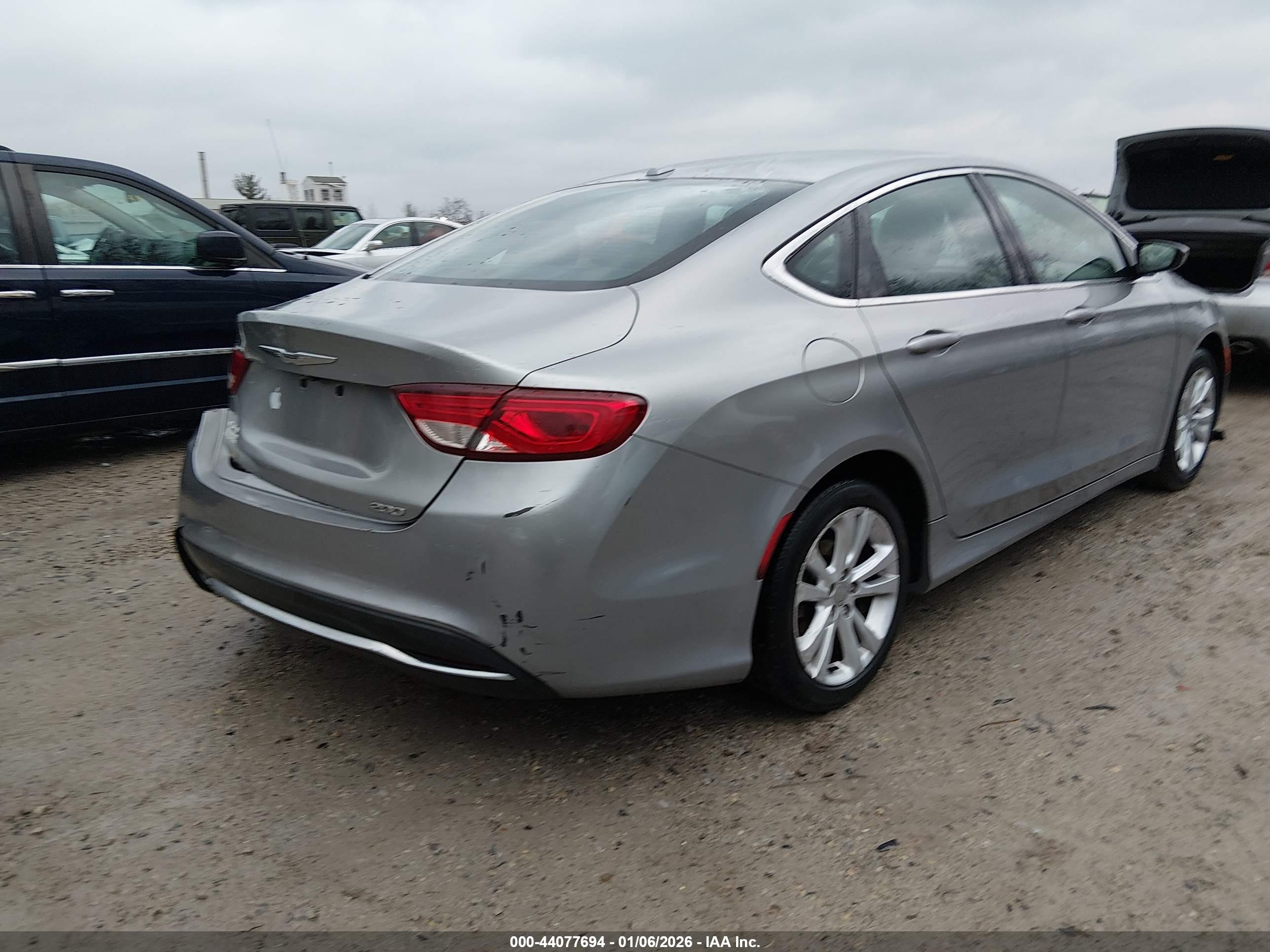 CHRYSLER 200 image 4