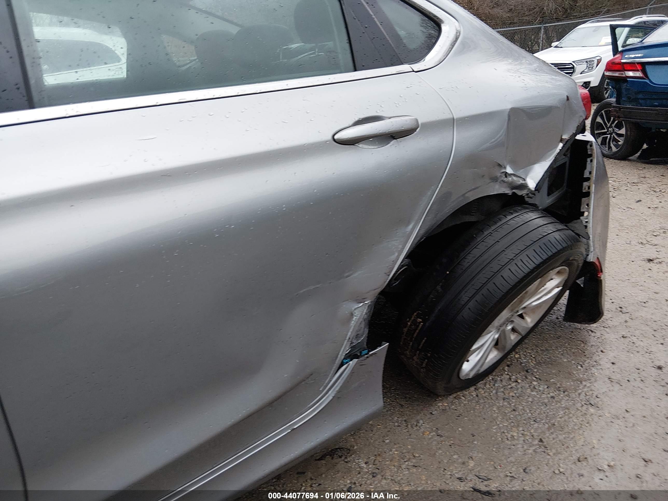 CHRYSLER 200 image 6