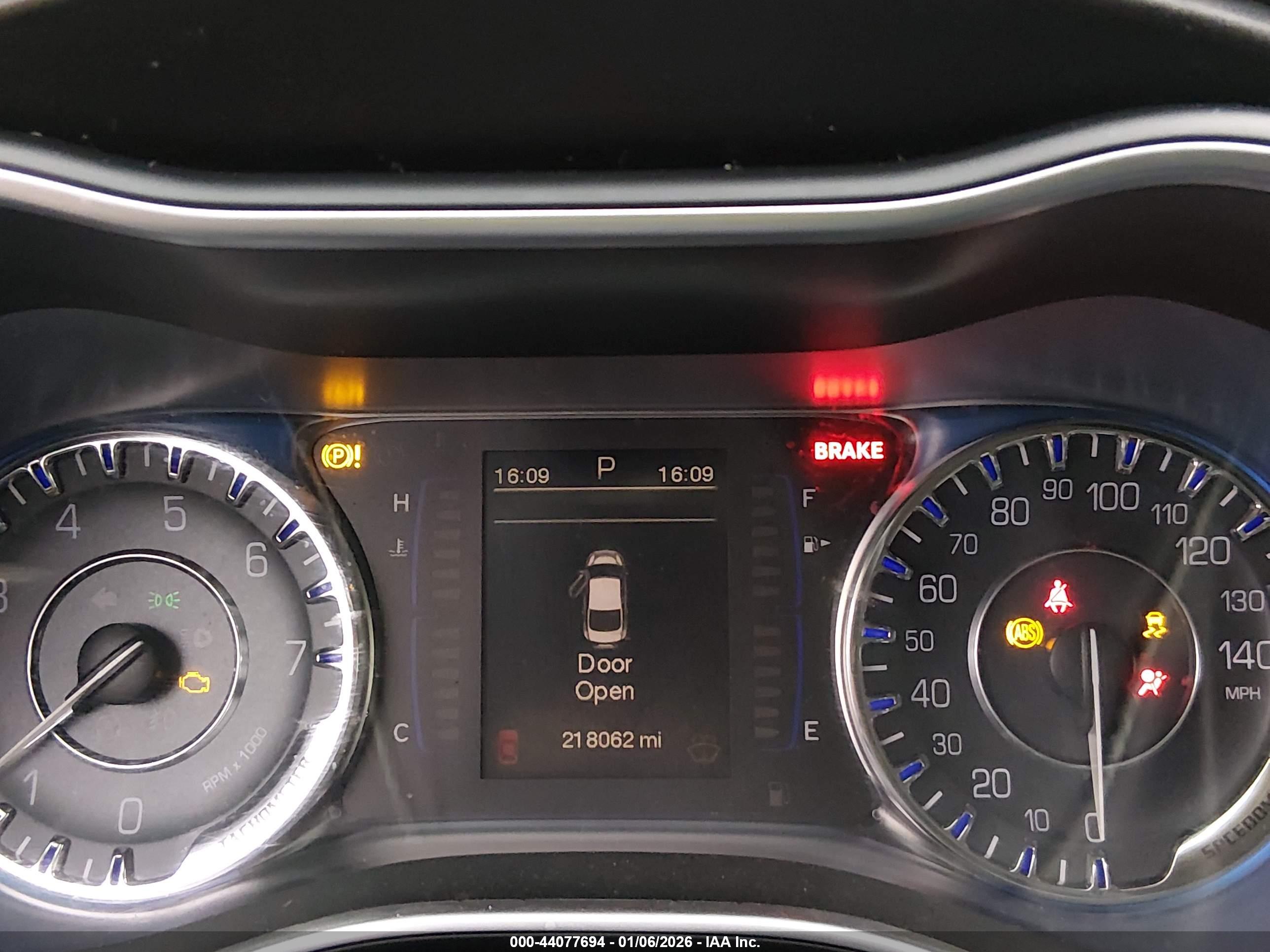 CHRYSLER 200 image 7