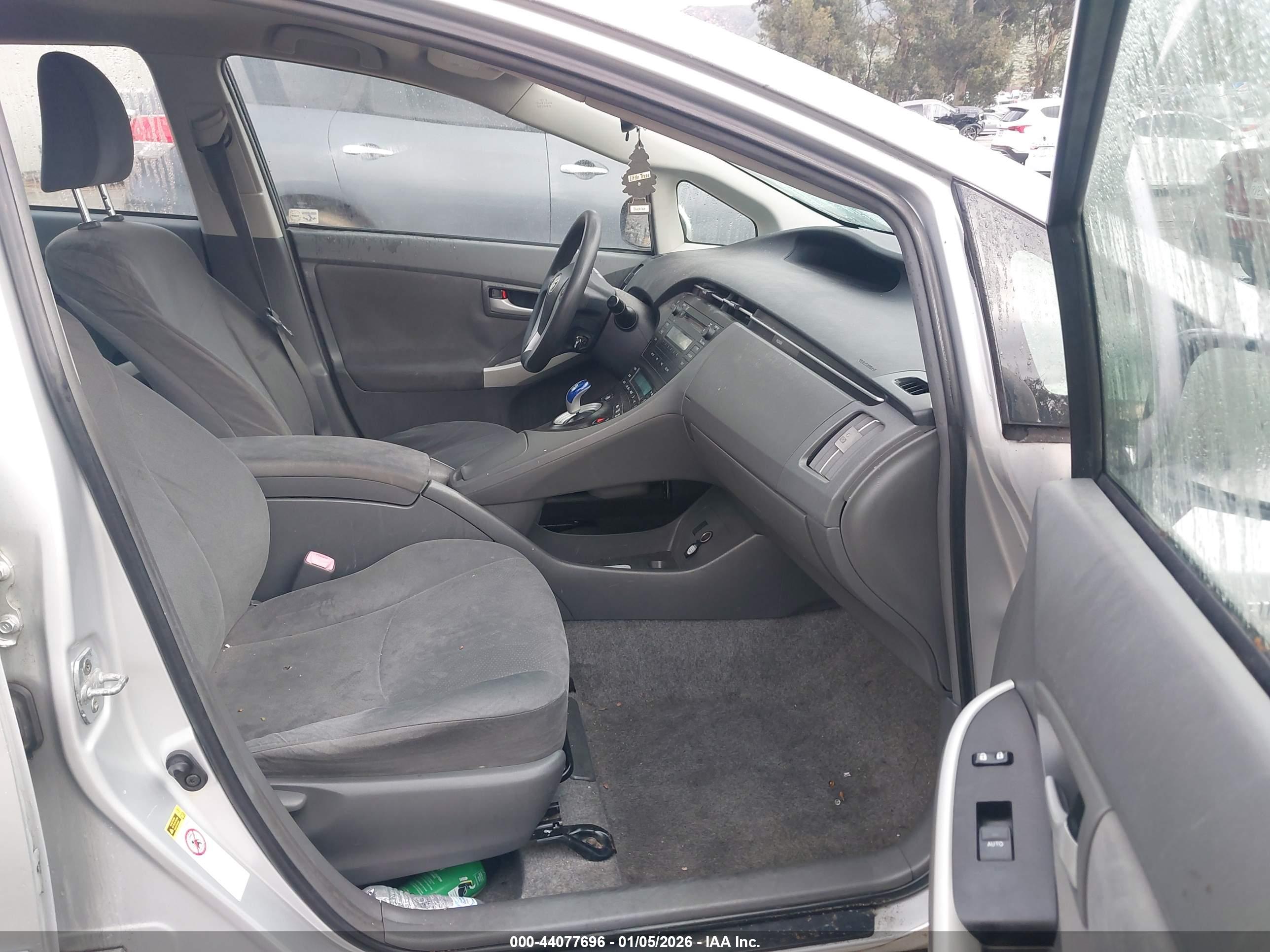 TOYOTA PRIUS image 5