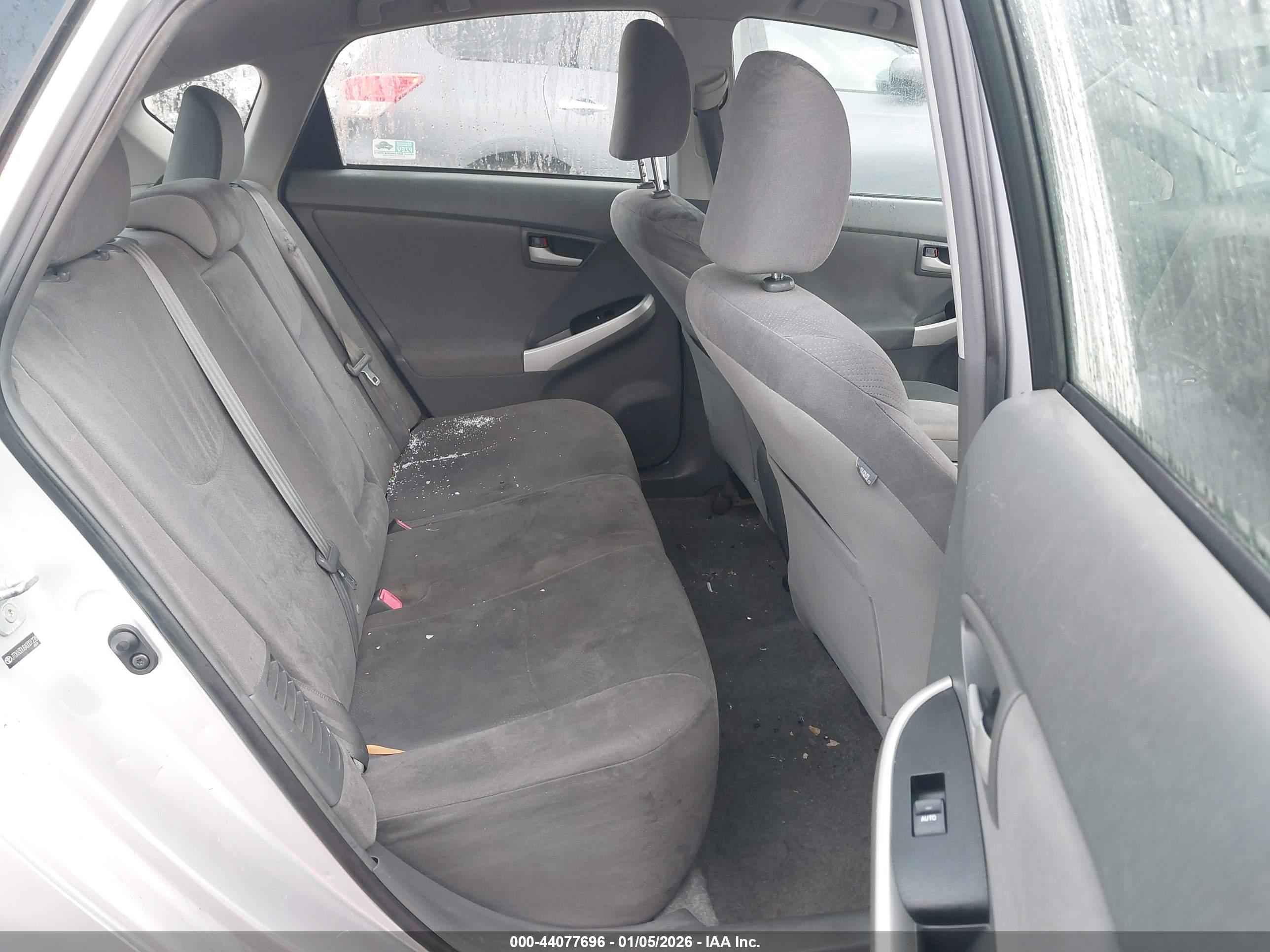 TOYOTA PRIUS image 8