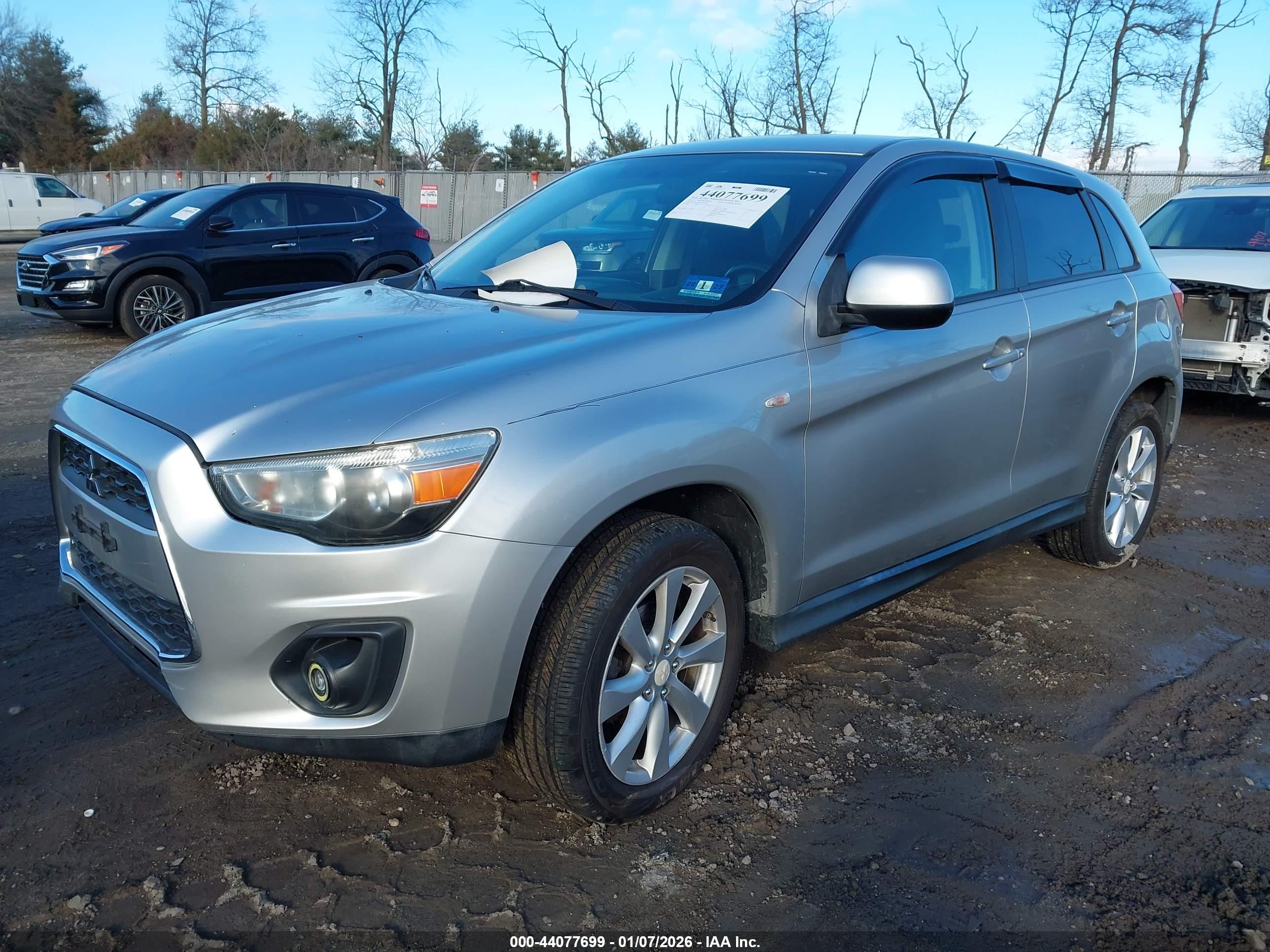 MITSUBISHI OUTLANDER image 2