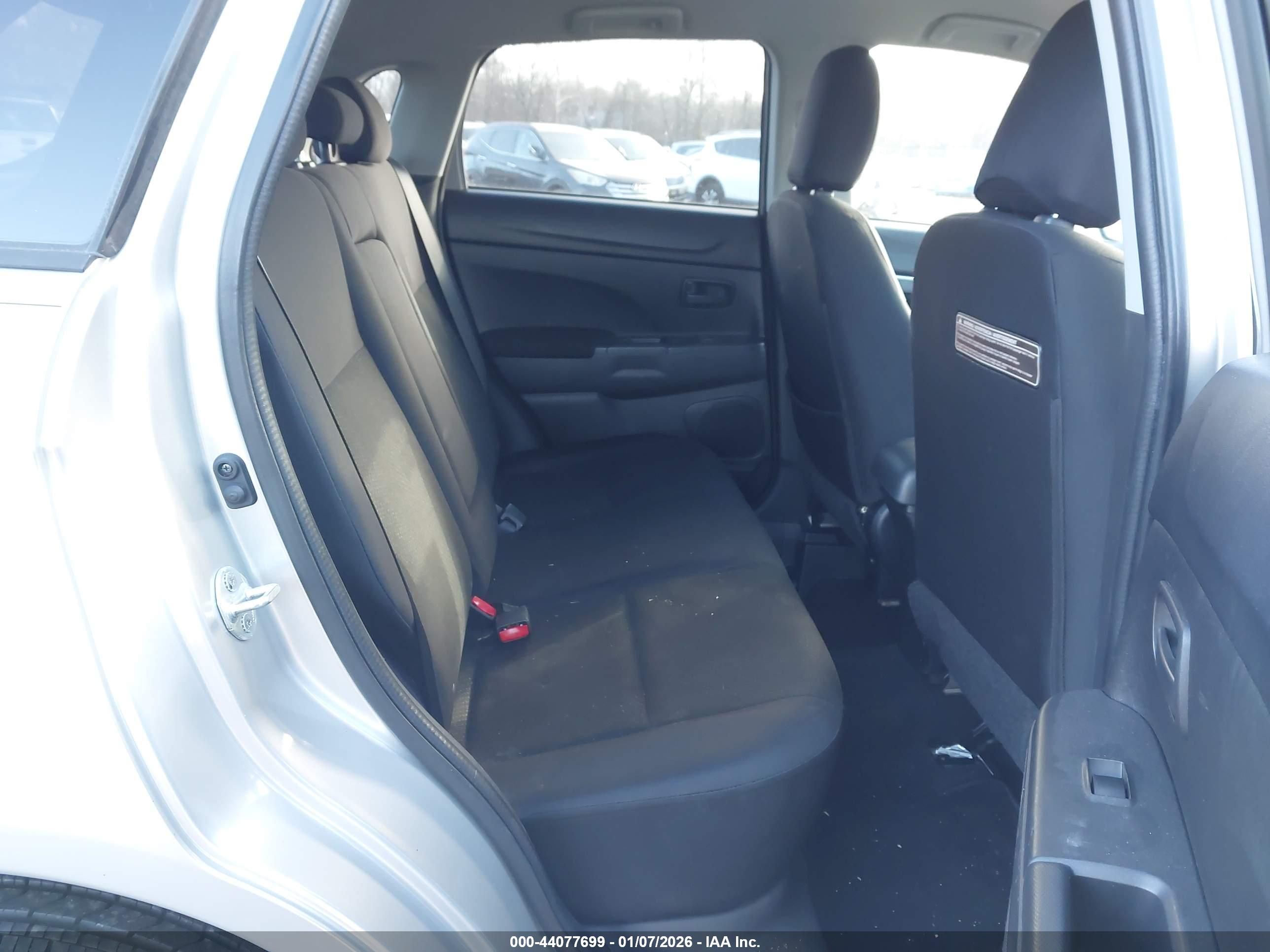 MITSUBISHI OUTLANDER image 8